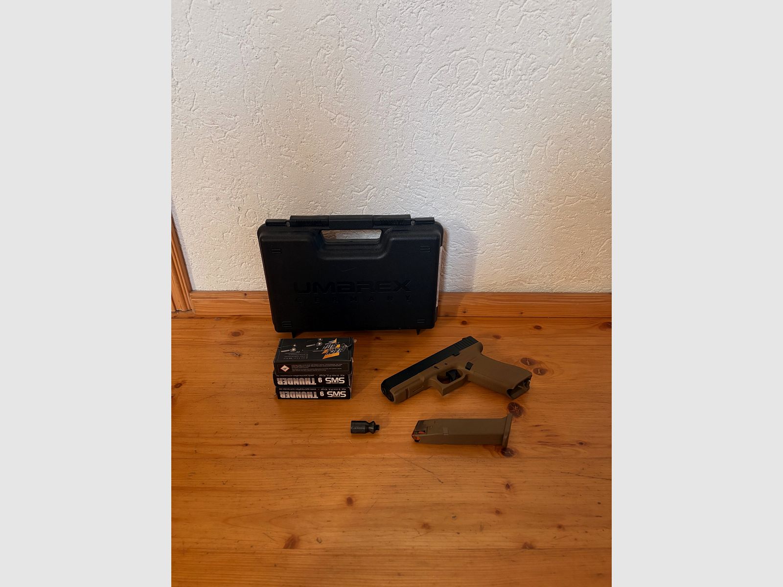 Glock 17 blank firing gun