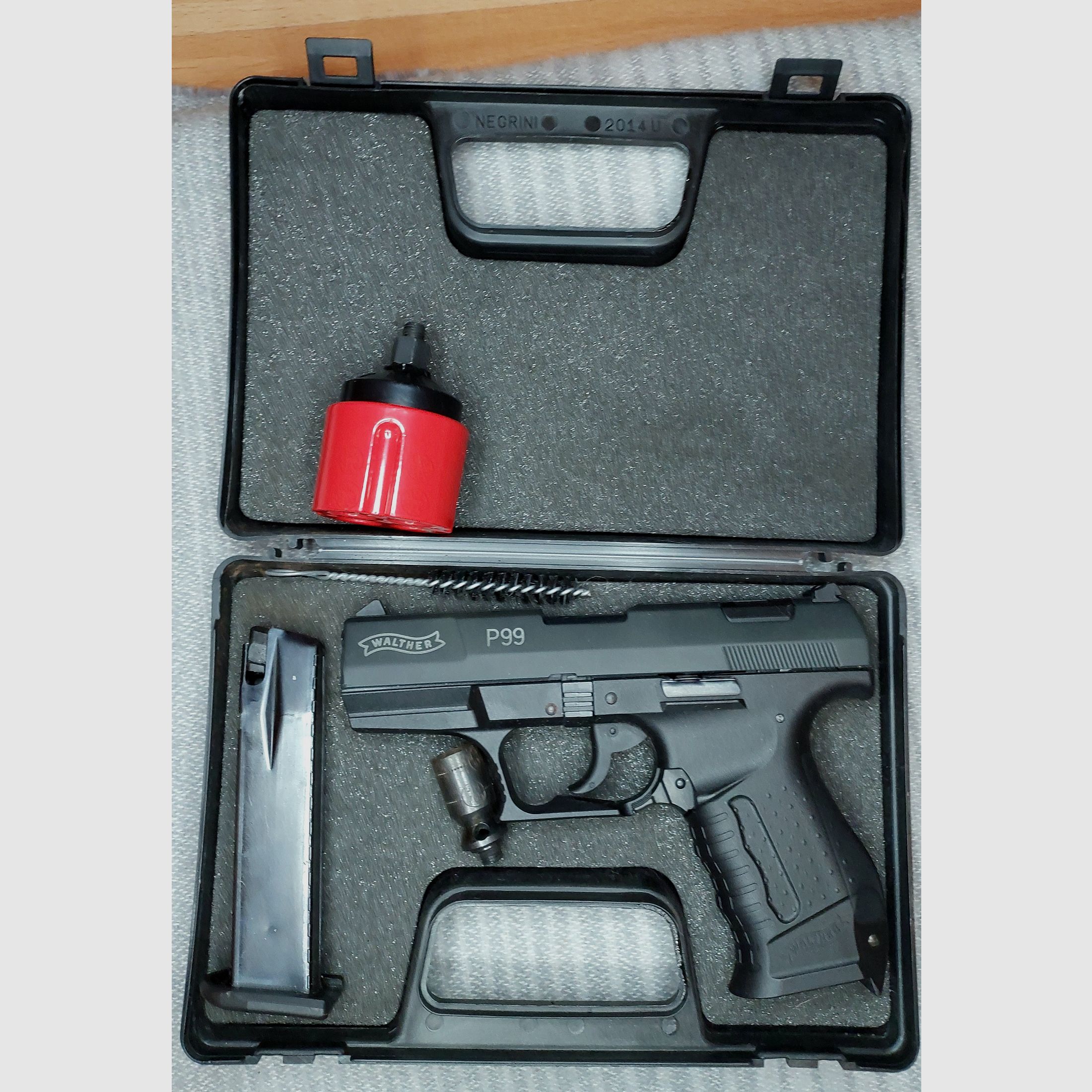 Walther P99 Schreckschuss Pistole 9mm P.A.K. (PTB 762) mit Multiabschussbecher