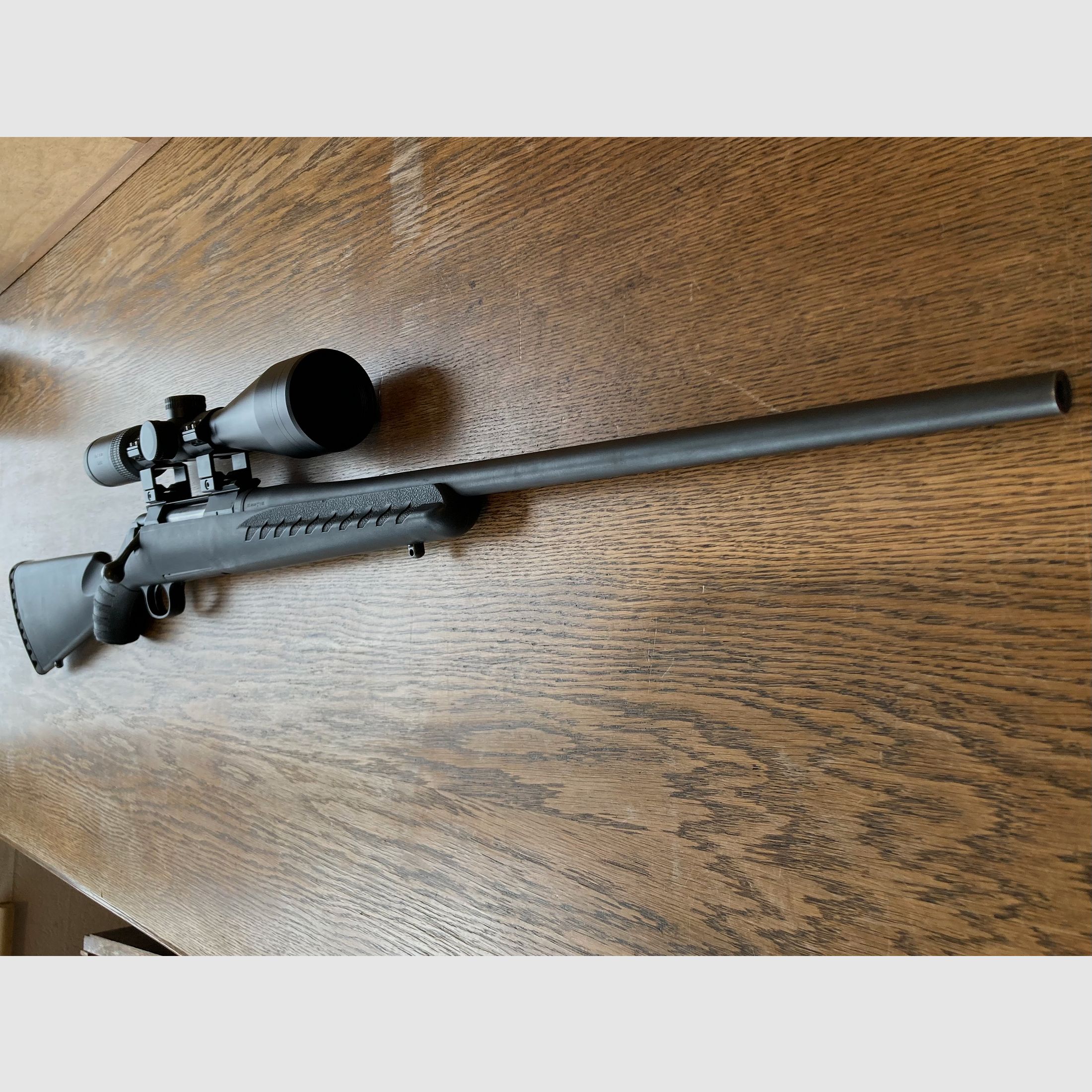 Ruger American Rifle in 30-06 Mit Geco Gold 2,5-15X56 mit Leuchtpunkt.