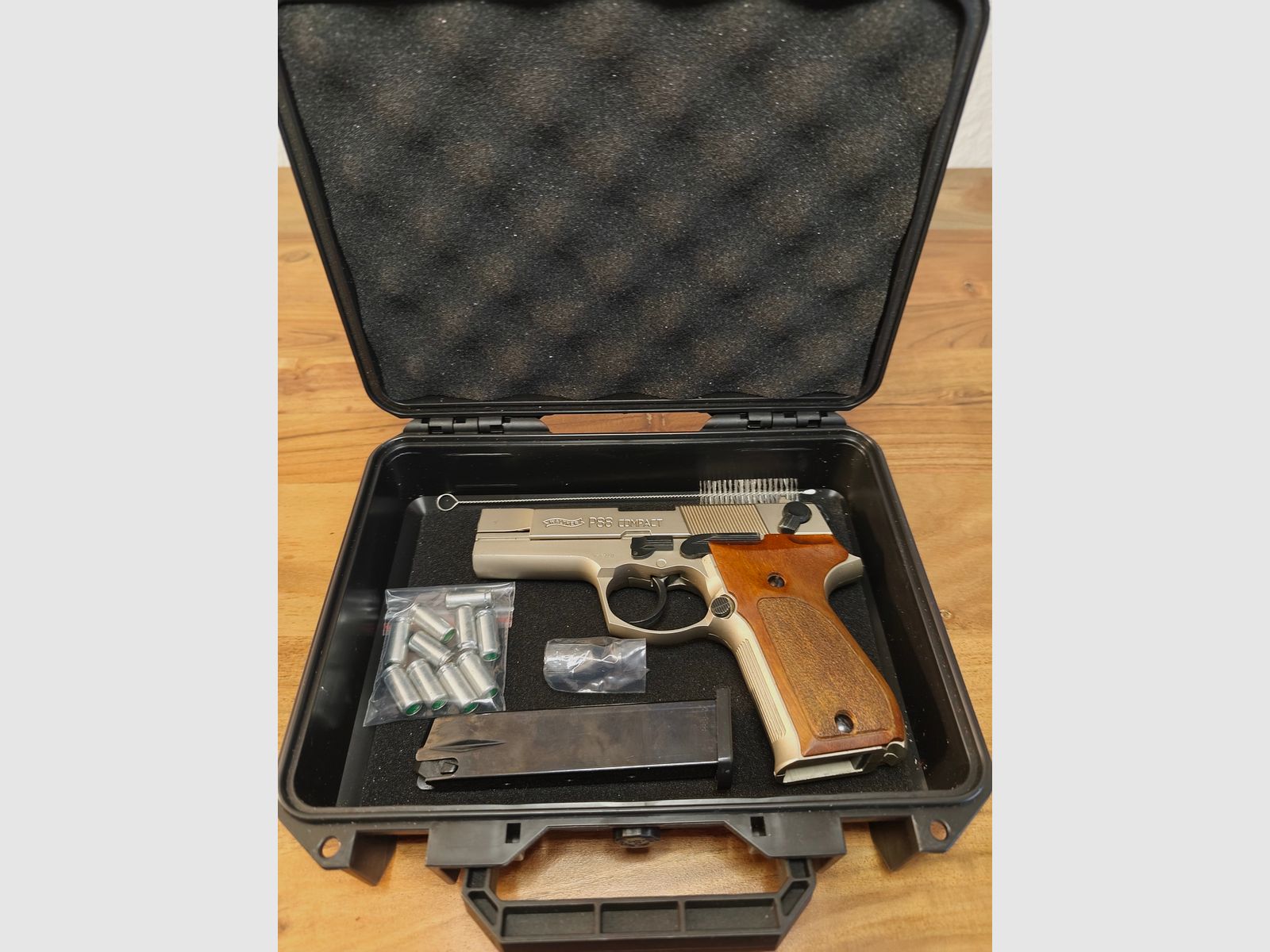 Walther P 88 Compact PTB 764 Nickel Kaliber 9mm Knall P.A.K Sehr guter Zustand