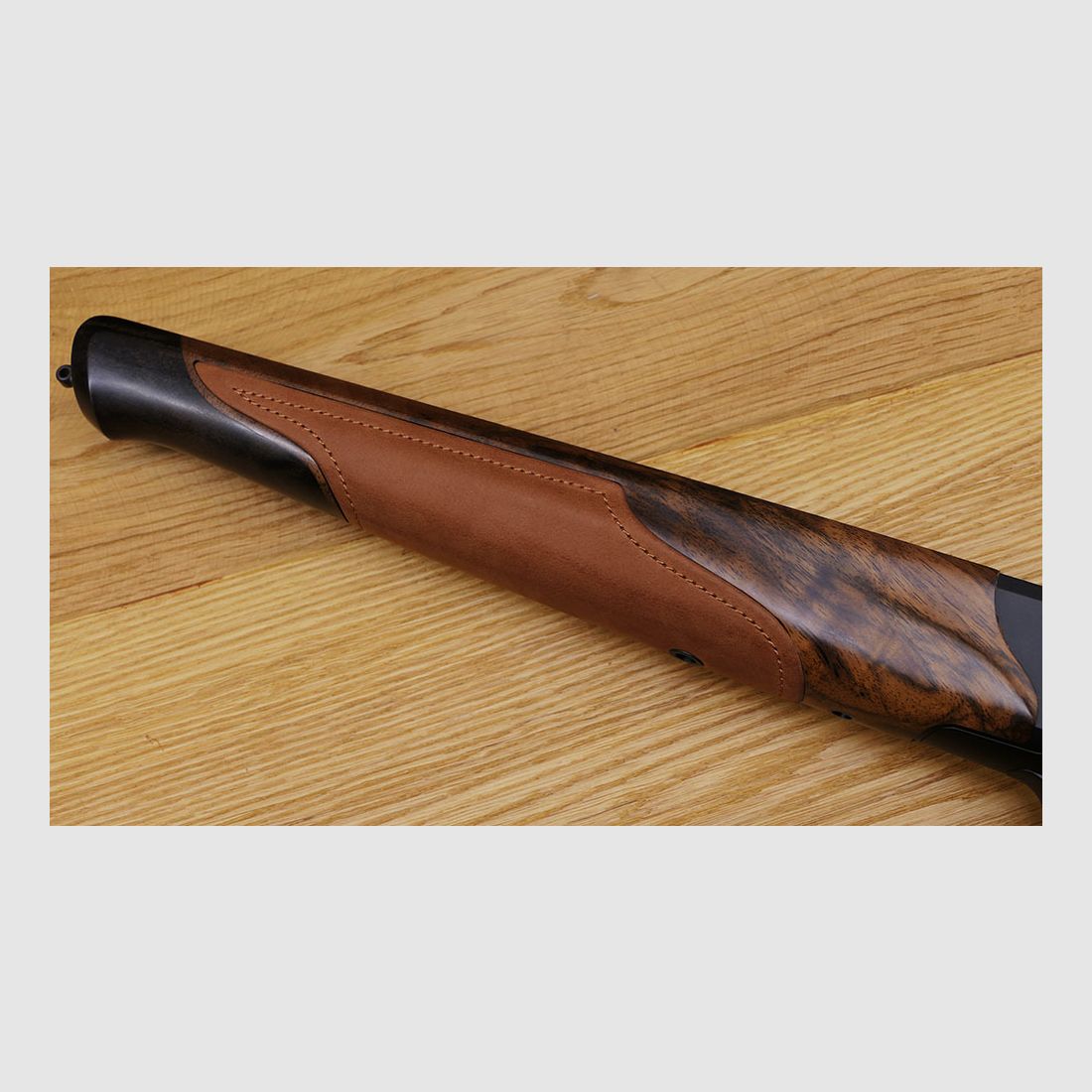 Blaser R8 Success kolf / houtklasse 7 / Chesterfield leer / BREATHEND MOOI