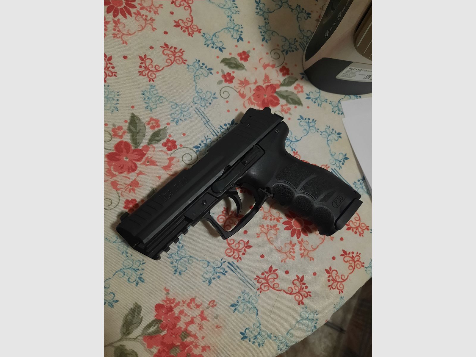Heckler und Koch HK P30 / 9mm réplique de coup de feu de défense sous licence par Umarex