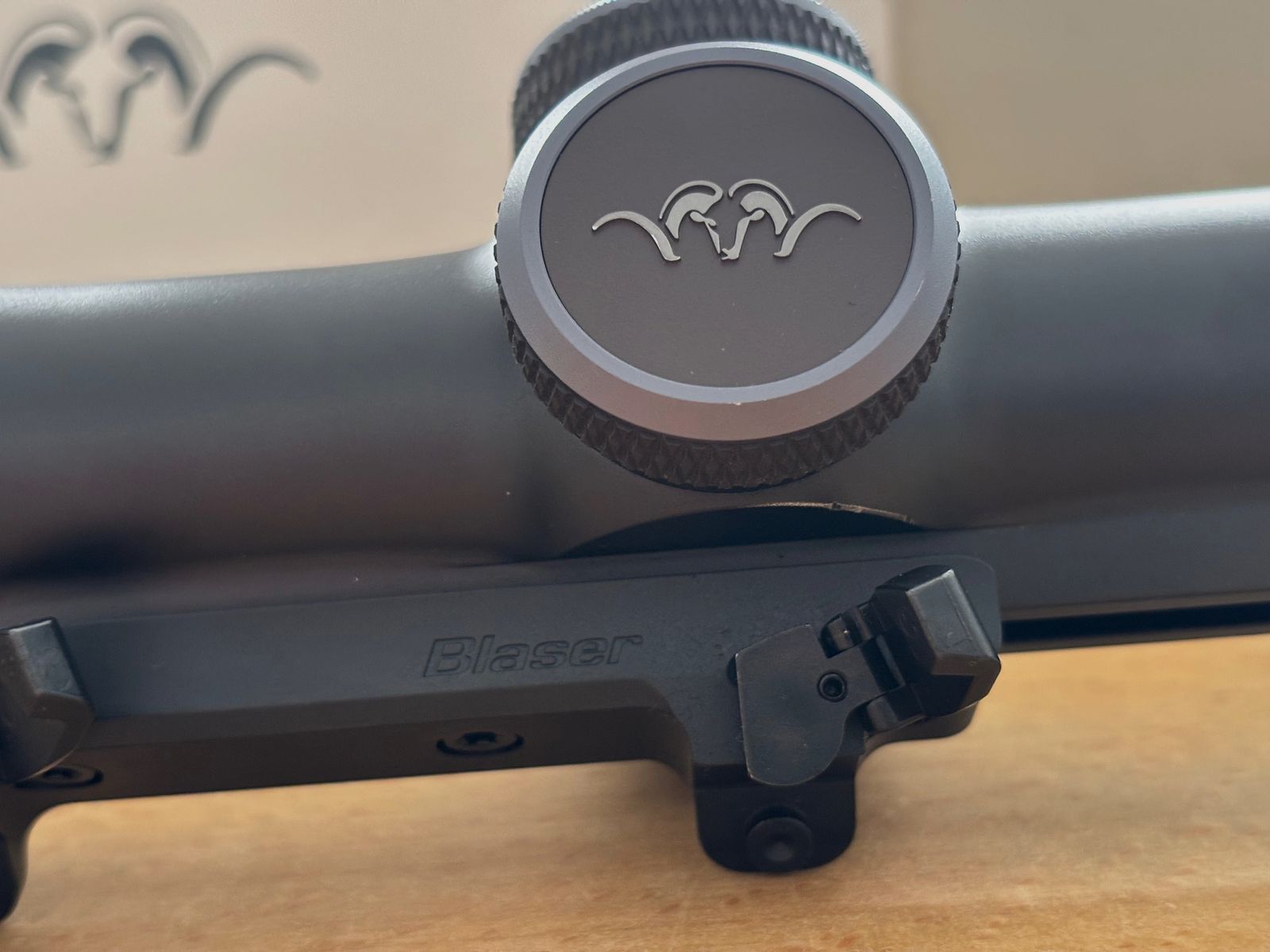 Blaser B1 2,8-20x50 mit Blaser Sattelmontage und Präzise Jagen Adapter