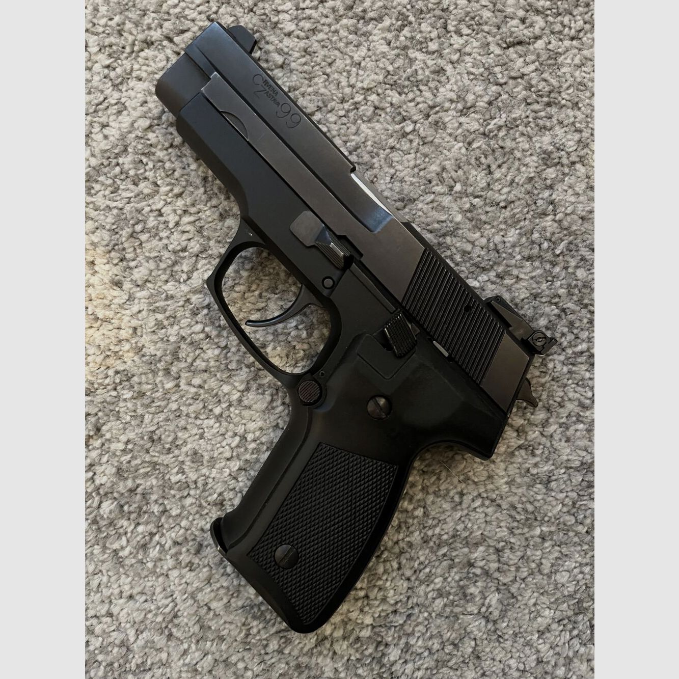 Cz Crevna Zastava/ 99 / Sig Sauer 220