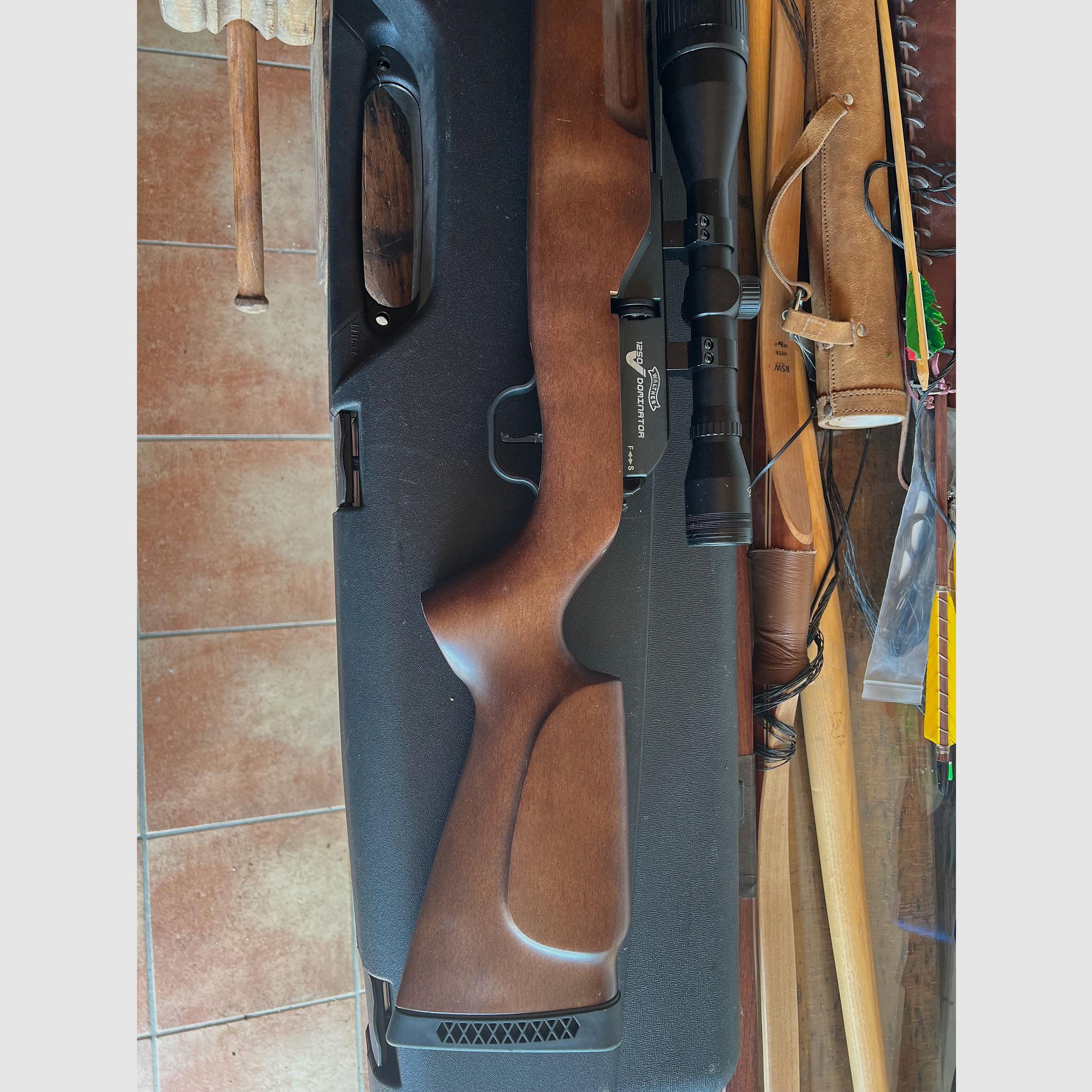 Walther Dominator 1250 mit Holz-Schaft und ZF