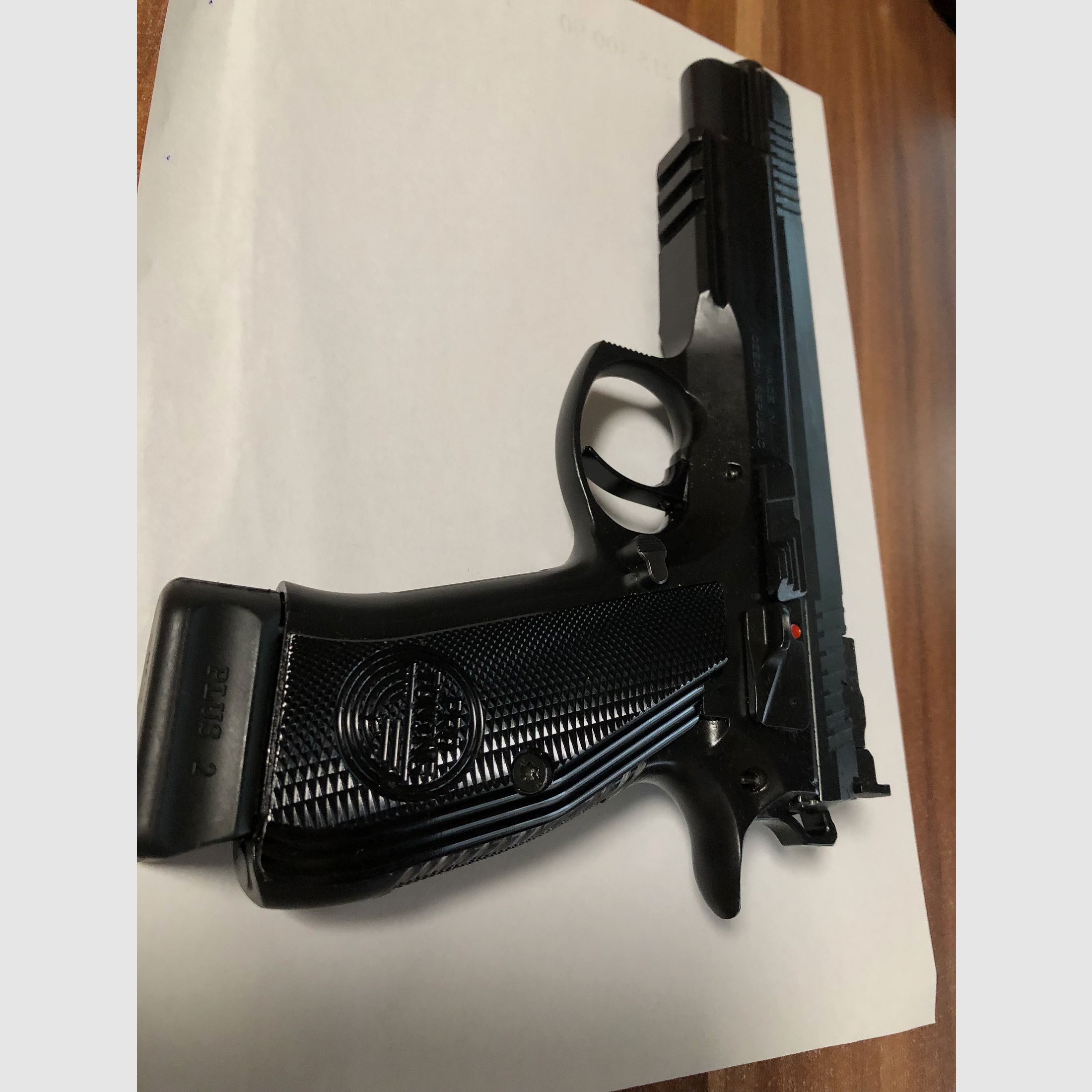 Verkauf halbautomatische Pistole von Haus CZ-Taipan Pro-Tuning und inklusive KK-Pistole, als Geschenk!