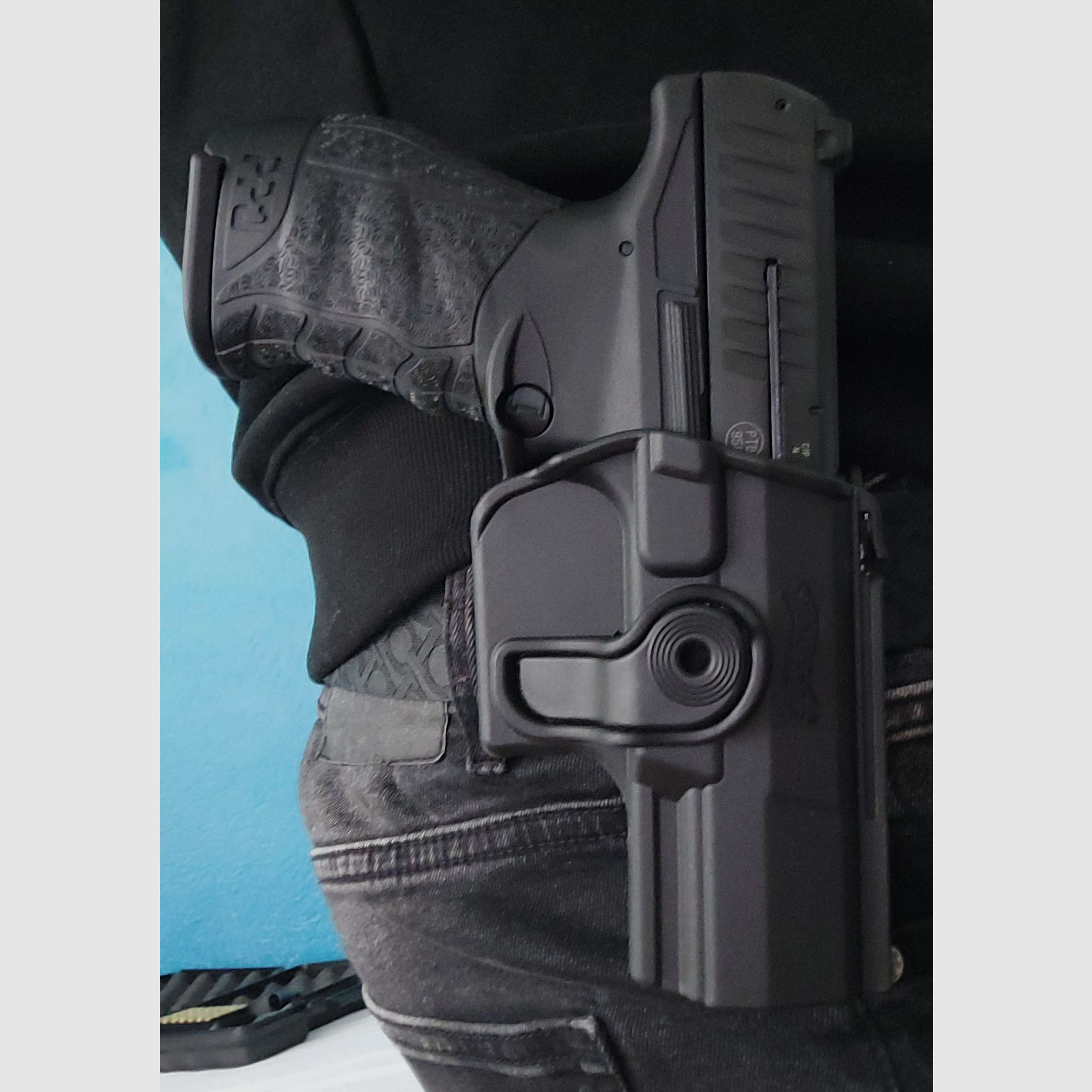 Walther PPQ + Original Walther Pistolen-Holster & 1 Extra Magazin