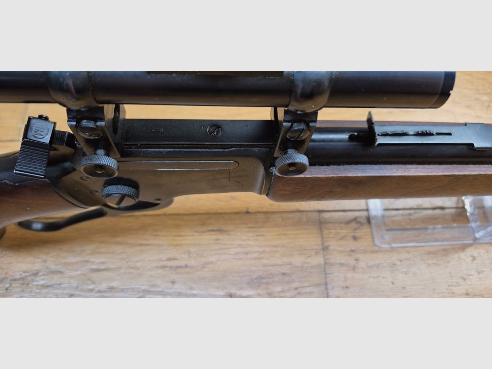 Très belle carabine à levier sous garde Marlin Golden 39A – Calibre 22LR – 10 coups + 1 en 22LR – Très belle fabrication « JM » de 1962 – démontable ou « Take-down » – Rayures micro-grooves – État mécanique et esthétique superbe – Montage acier avec lunette Monope X2.5 à réticule N°1 – Arme d&rsquo;amusement et petite chasse magnifique – TBE++, image 30 sur 47