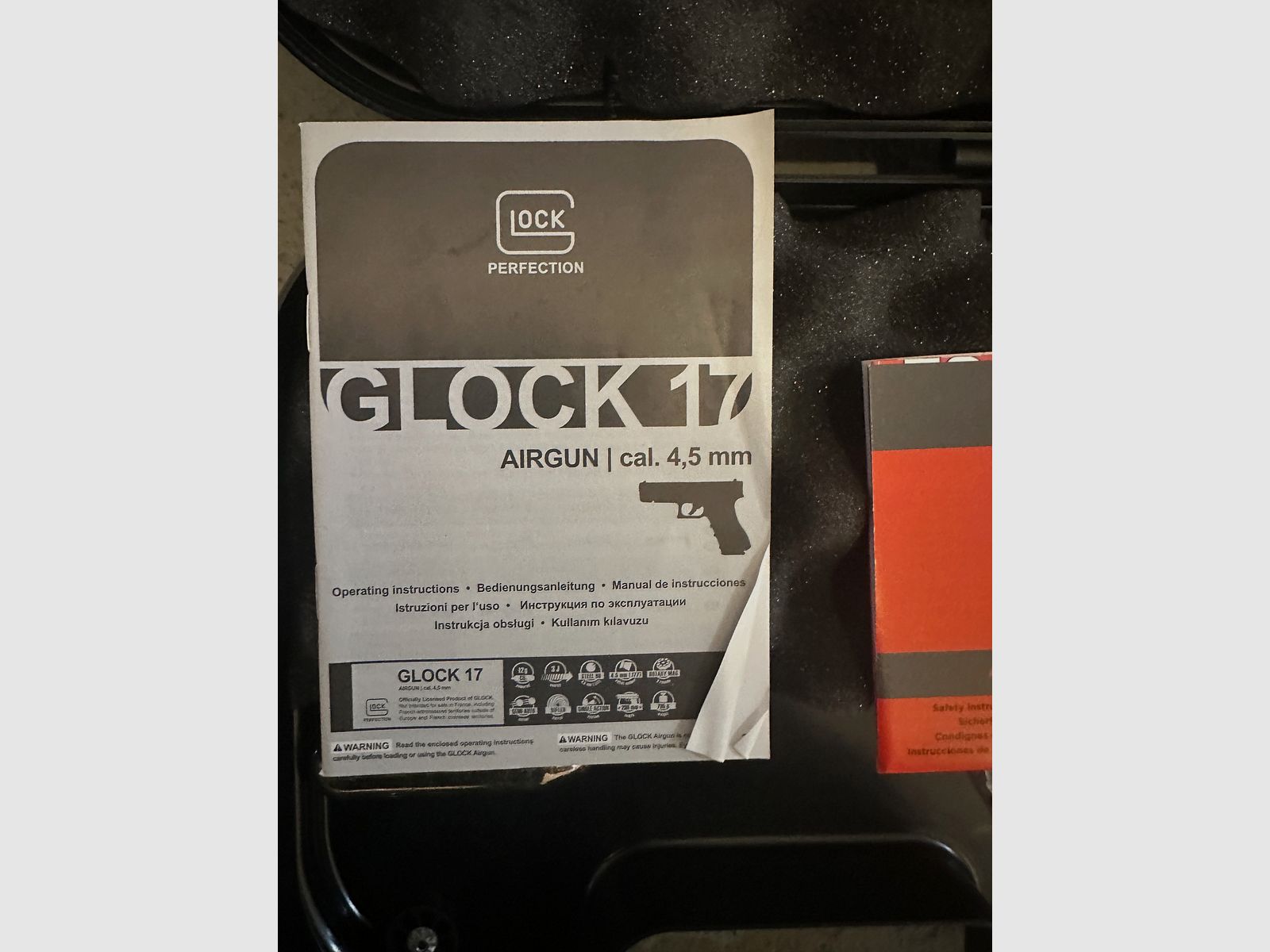 Glock 17 Gen 5 (4.5 mm CO₂) with blowback + accessories