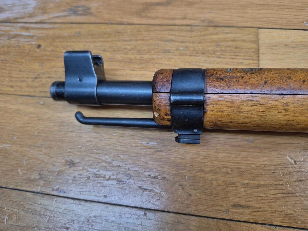 Schöner K31-Mosqueton - Kal. 7.5×55 - Sehr schöner Nussbaum-Schaft - Ultra weiche und klare Mechanik - Exzellenter Abzug - Sehr schöner Lauf - 100% einheitliche Seriennummer - Prüfungszertifikat vorhanden - Riemen, Laufabdeckung und 2 Clips als Bonus! - Die Schweizer Qualität - TBE+, Bild 30 von 30