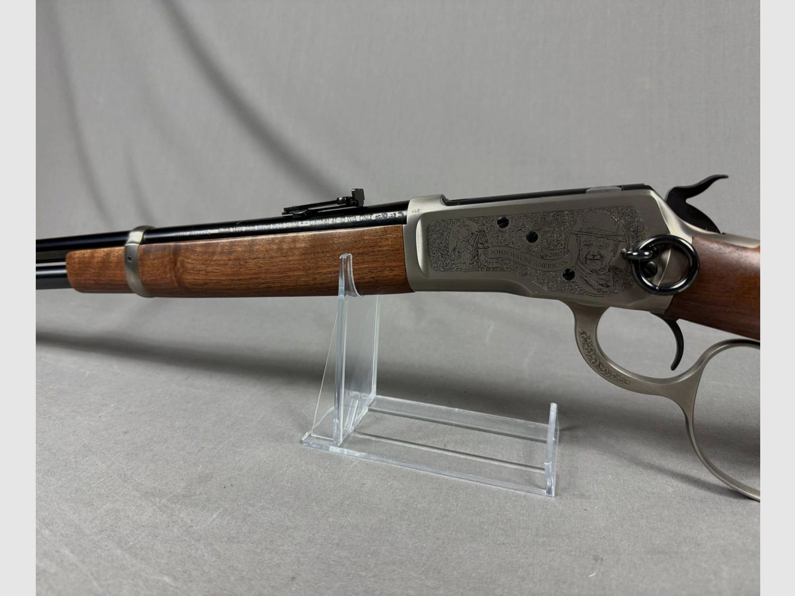 Winchester Mod. 1892  "John Wayne 100th Anniversary Custom Grade"   (.44-40 WCF)