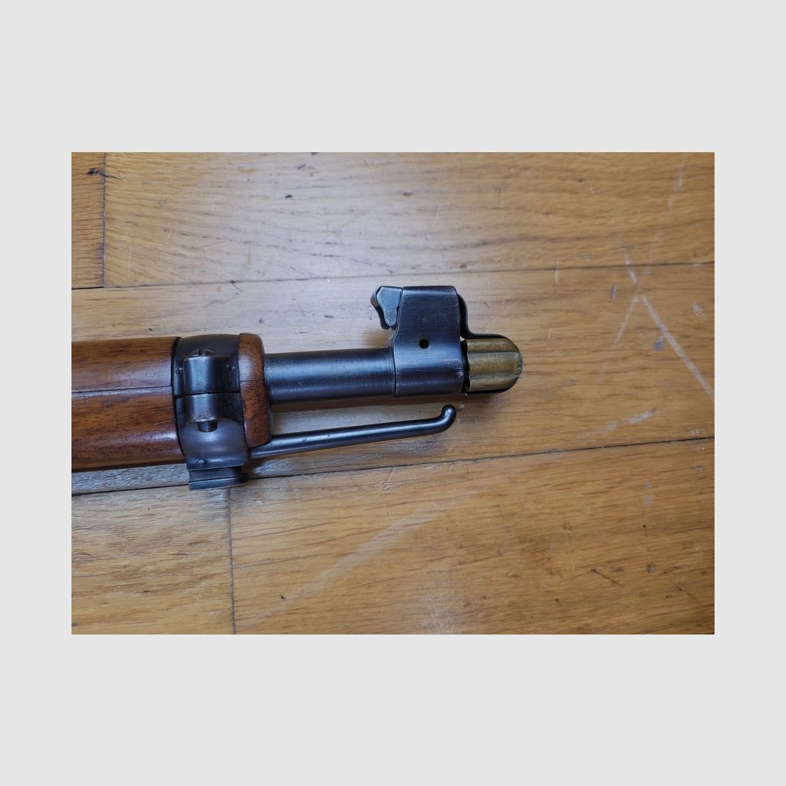 Sehr seltene Schmidt Rubin Büchse – mod.1889/1900 – Präzisionsschießen 22LR / Preis für Schießen – Umbau aus den 1920er Jahren auf eine Waffe des ersten Produktionsjahres – alle originalen Militärmarkierungen – außergewöhnliche Fluidität – Lauf und Holz in hervorragendem Zustand – Perfekte Ästhetik – besser als eine Rolex!, Bild 9 von 31