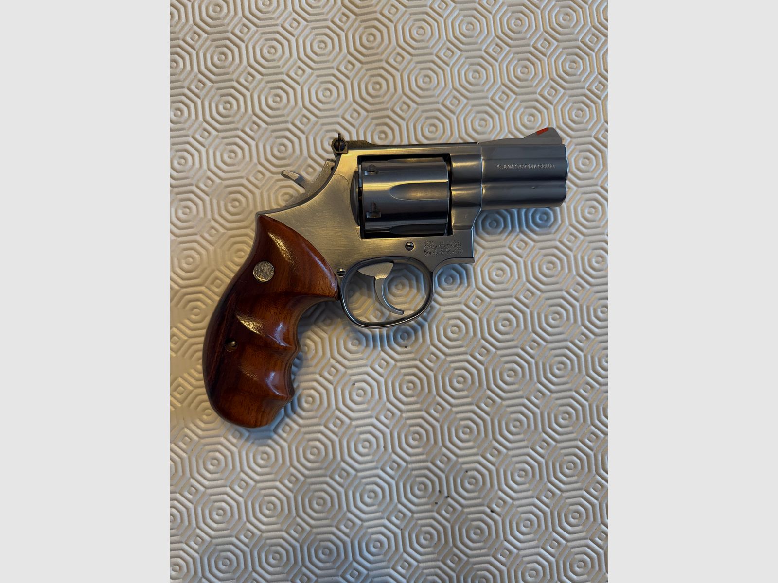Smith & Wesson Modell 686 – Kaliber .357 Magnum – Lauflänge 2,5” – sehr wenig geschossen (ca. 10 Schuss)