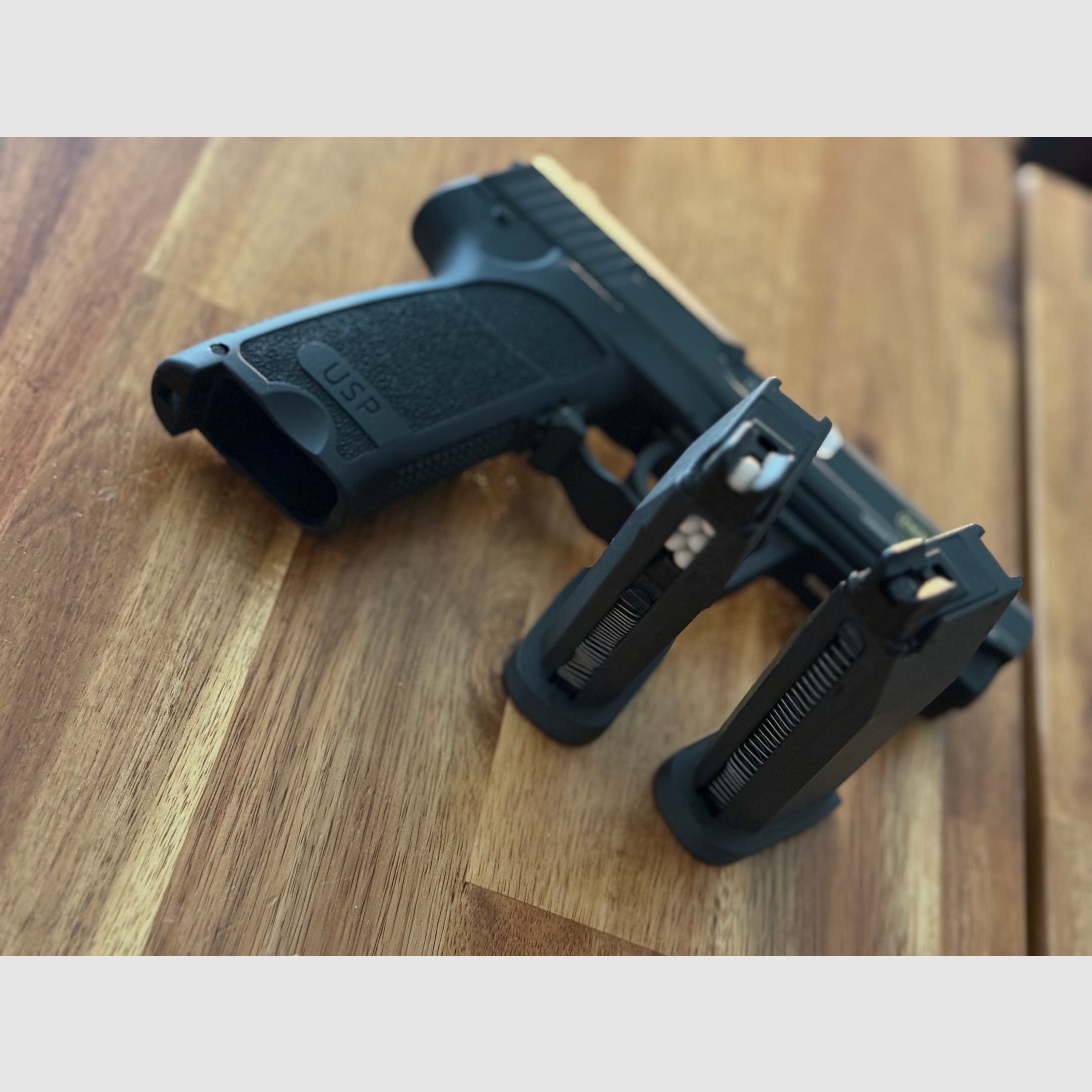 H&K USP Pistolet Airsoft 6 mm BB – État neuf avec un large éventail d'accessoires