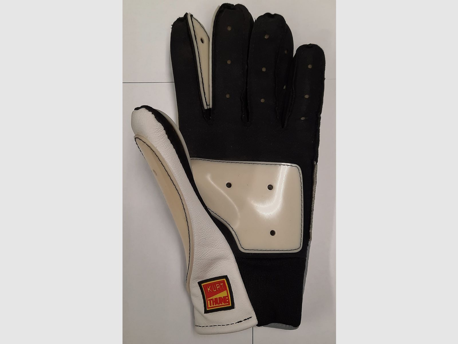 Thune Solid Shooting Gloves for Right-Handed Shooters