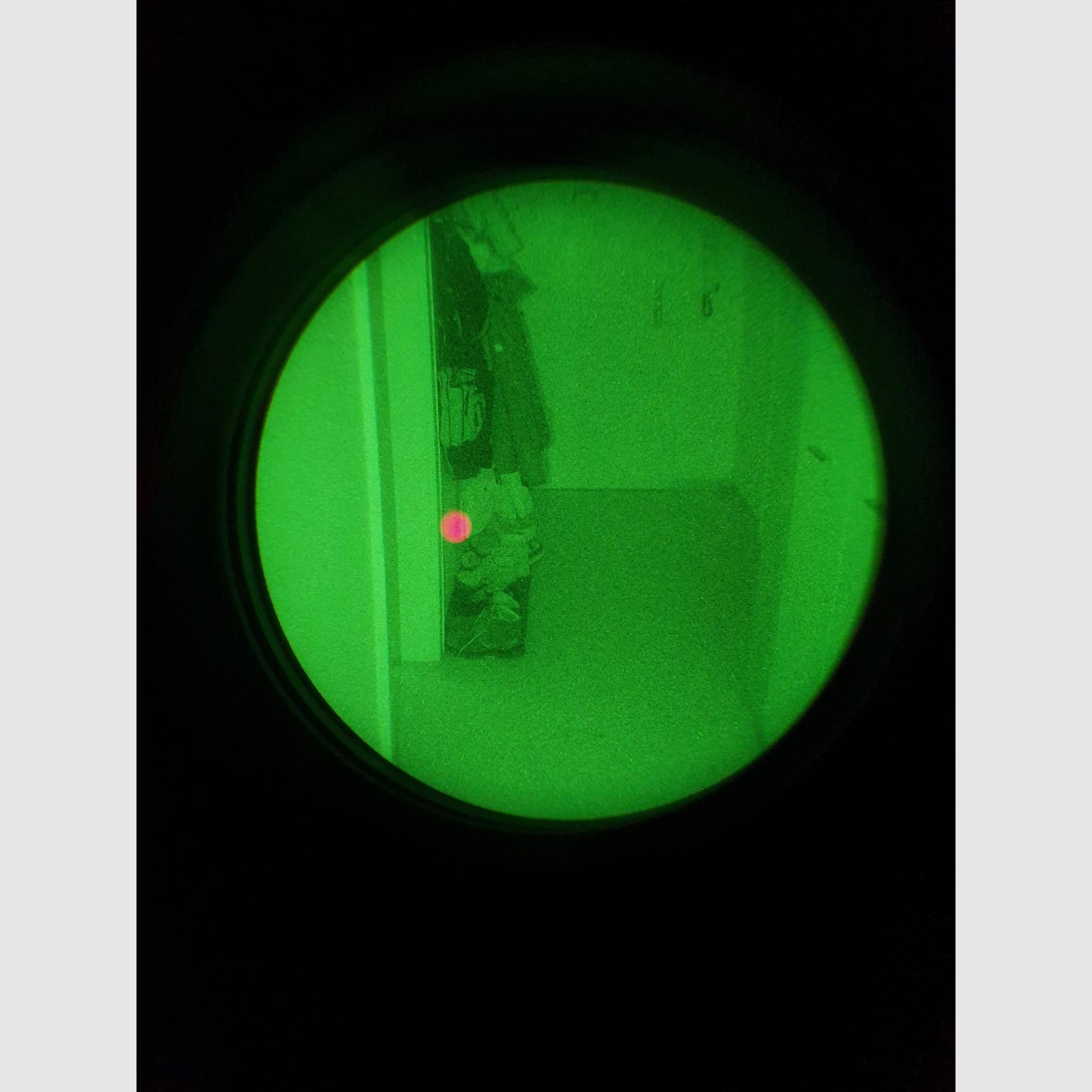 Night vision device residual light amplifier with helmet mount and carrying cap, so for wearing without a helmet