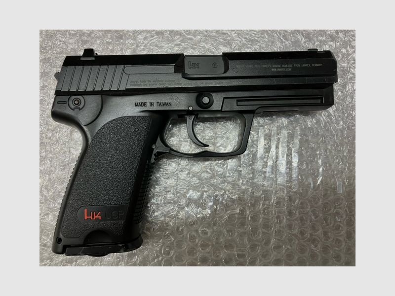 Heckler & Koch USP. Kaliber 6 mm. Kapazität: 18 Schuss. Co2-Antrieb.