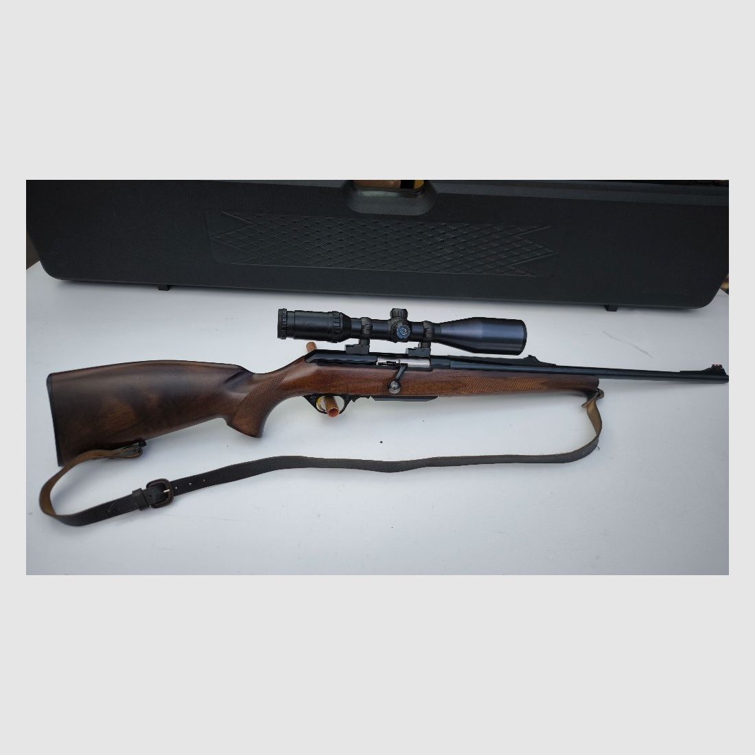 Carabine de chasse Browning Acera en calibre .30-06 Springfield avec montage Leupold et scope HAKKO Hunter red dot sight