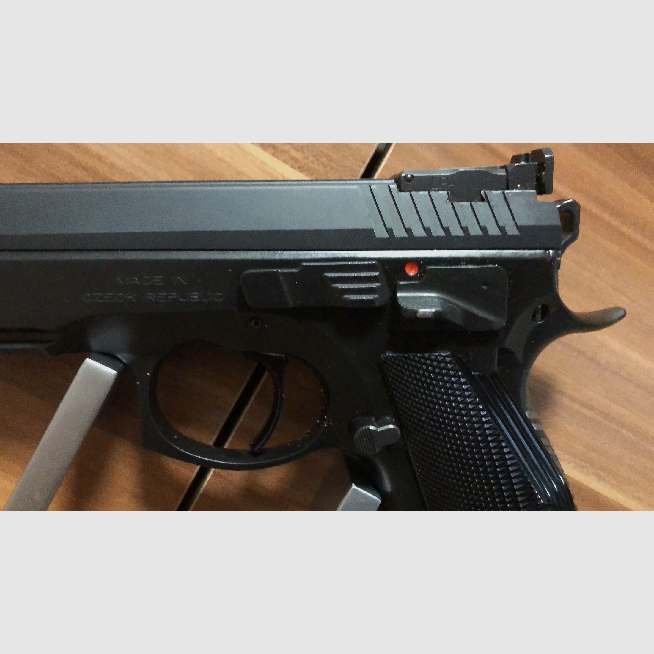 Verkauf halbautomatische Pistole von Haus CZ-Taipan Pro-Tuning und inklusive KK-Pistole, als Geschenk!