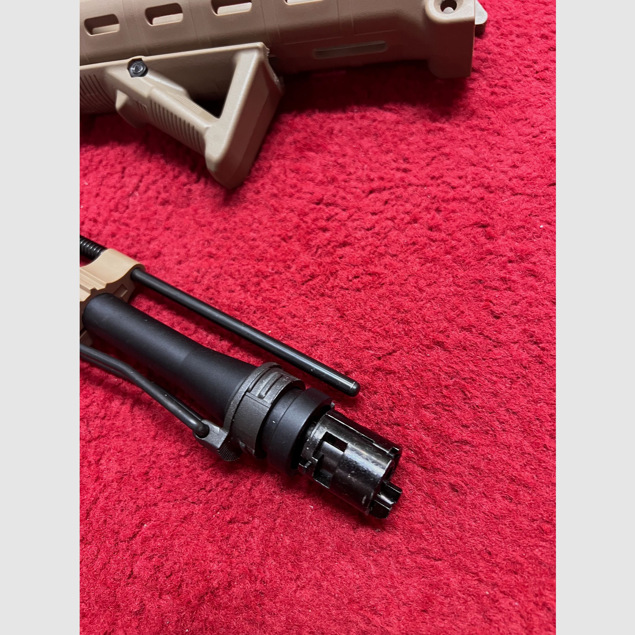 Wei-ETech MSK Masada Open Bolt GBB 6mm BB w kolorze Tan z akcesoriami i systemem wymiany