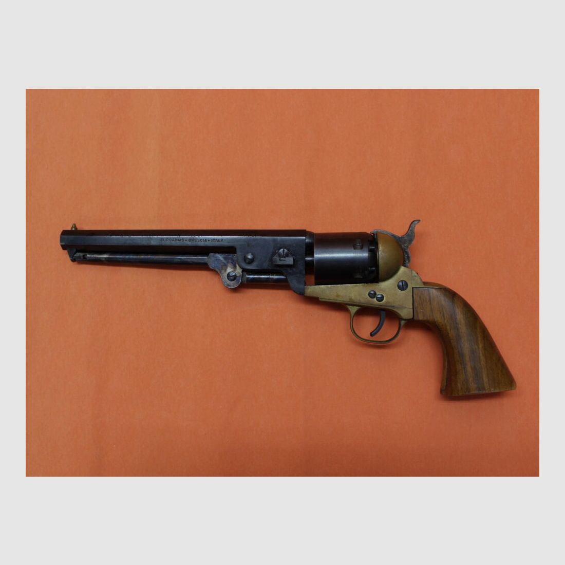 EUROARMS Perk.Revolver .36(Poudre Noire) EUROARMS NAVY 7,5" Canon/ Cadre en Laiton (Arme à Chargement par la Bouche)