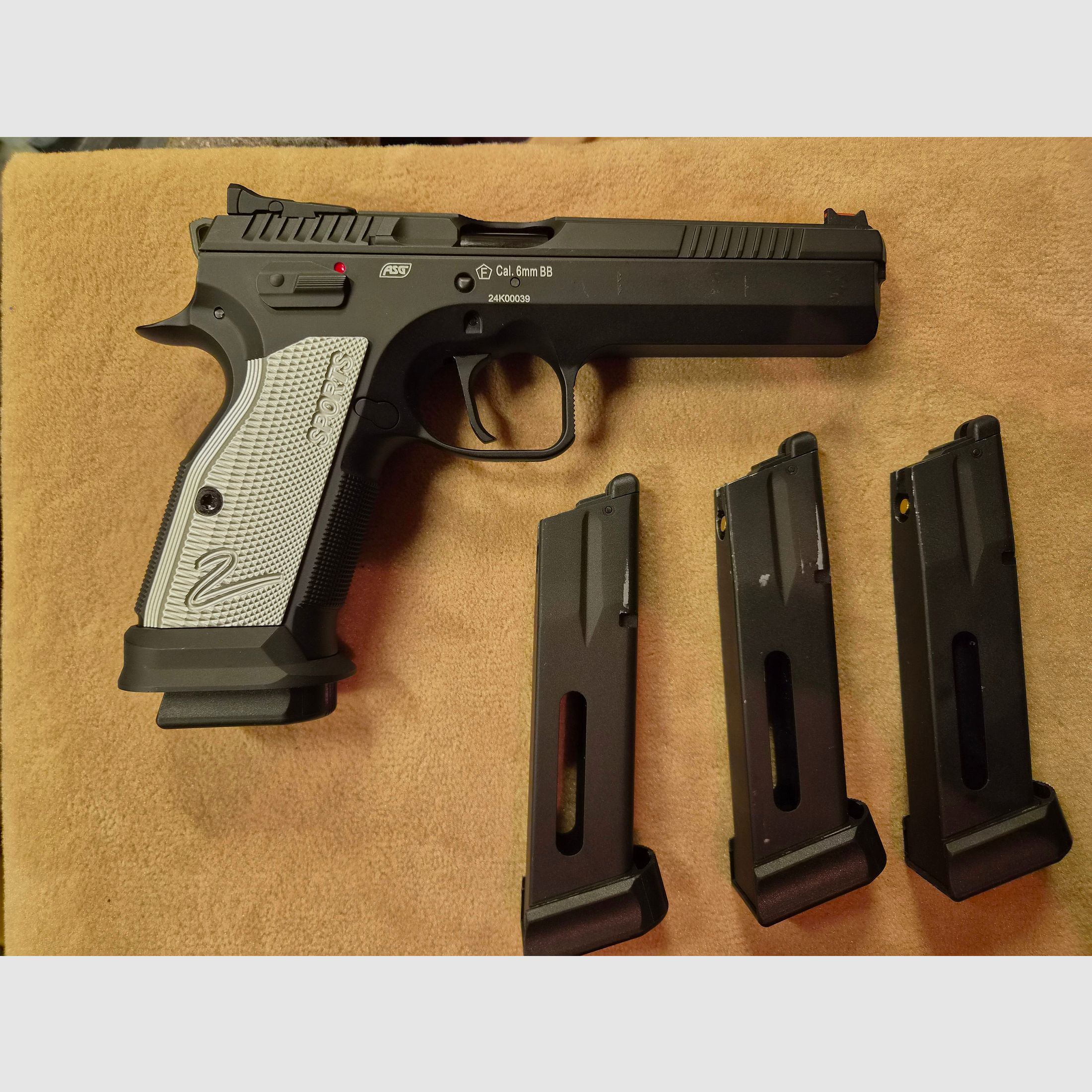 ASG CZ TS2 CO2 GBB 4 magazine like new, immagine 1 di 4