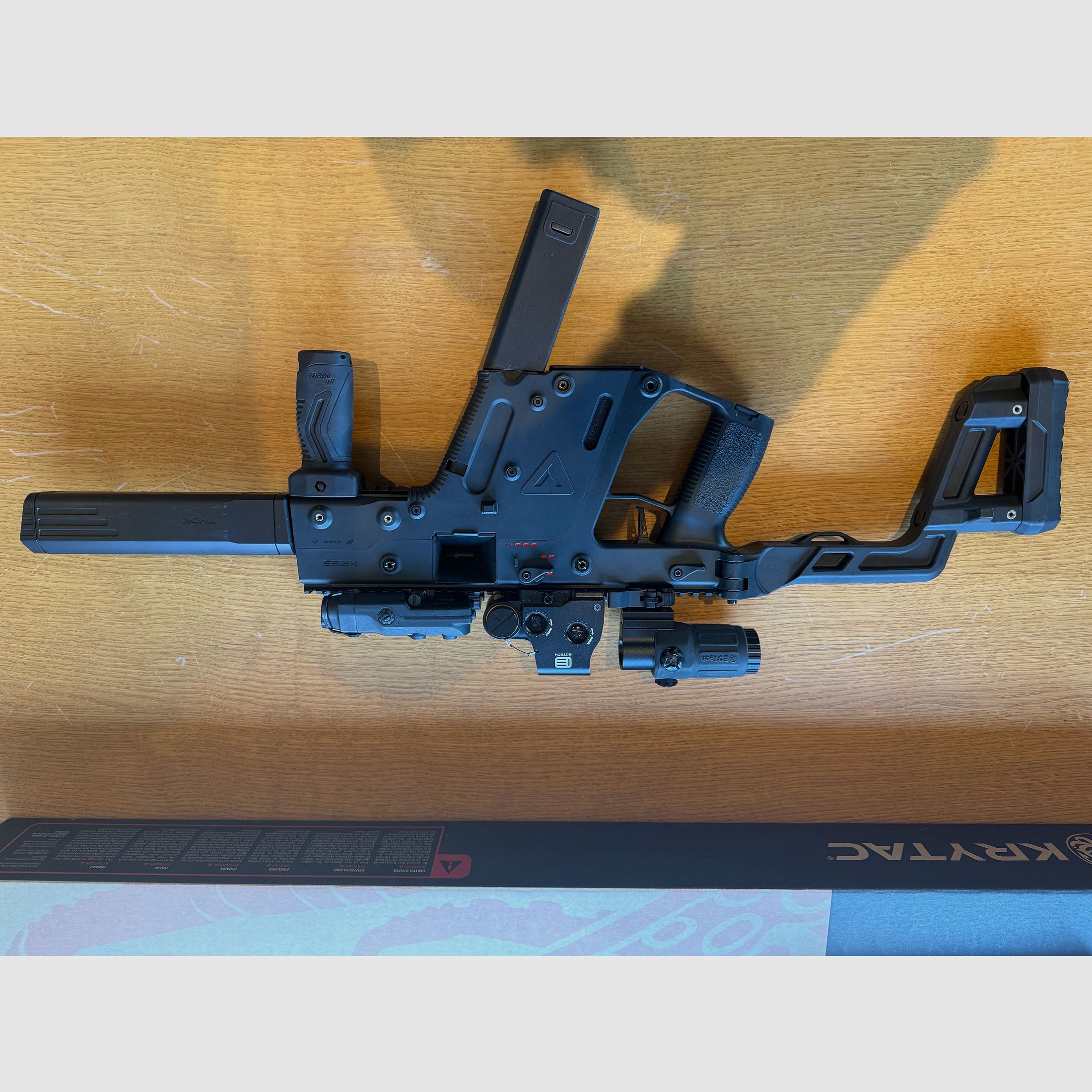 Krytac Kriss Vector Airsoft S-AEG (schwarz) + Ausrüstung