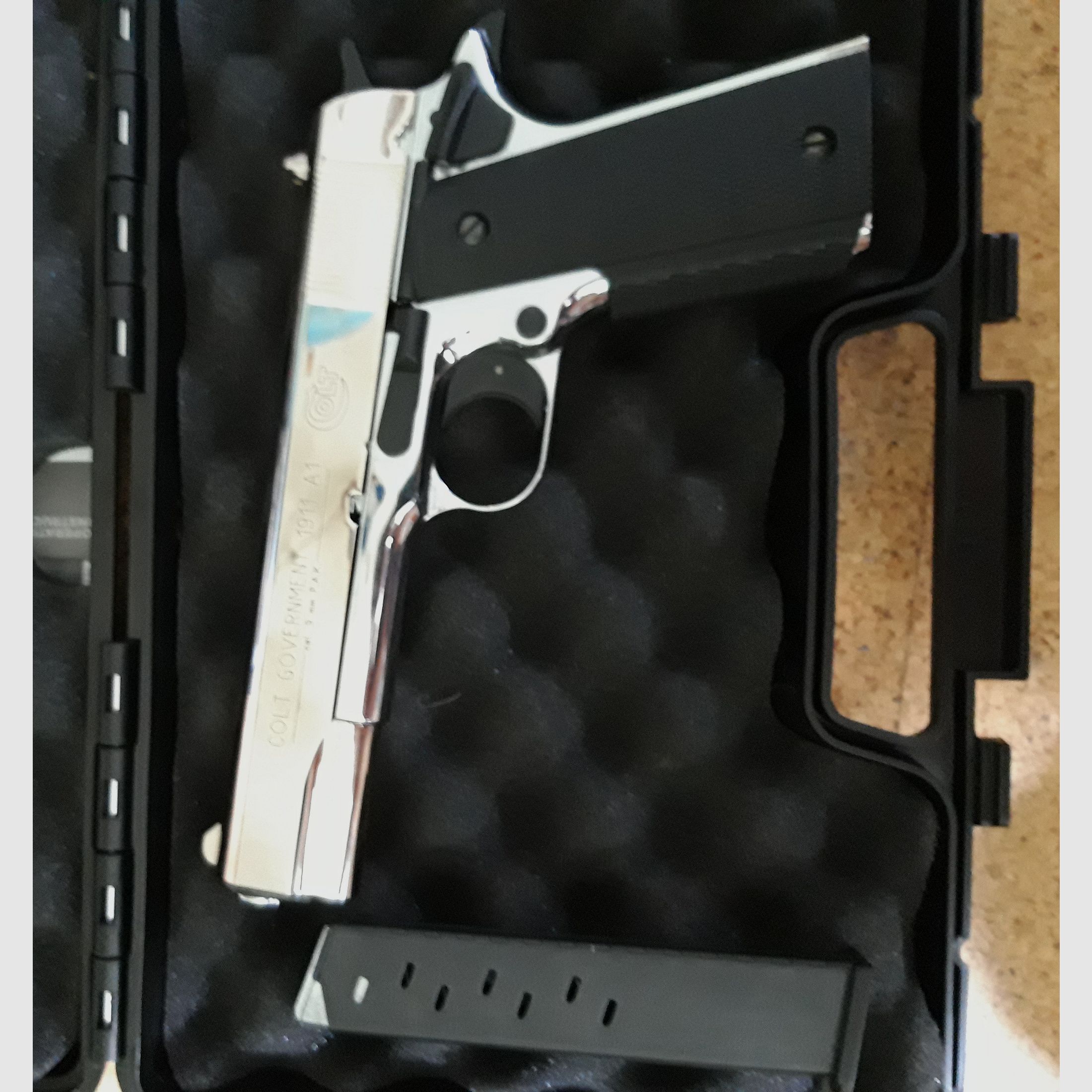 Colt Government Voll Verchromte 1911 in 9MM P.A.K 