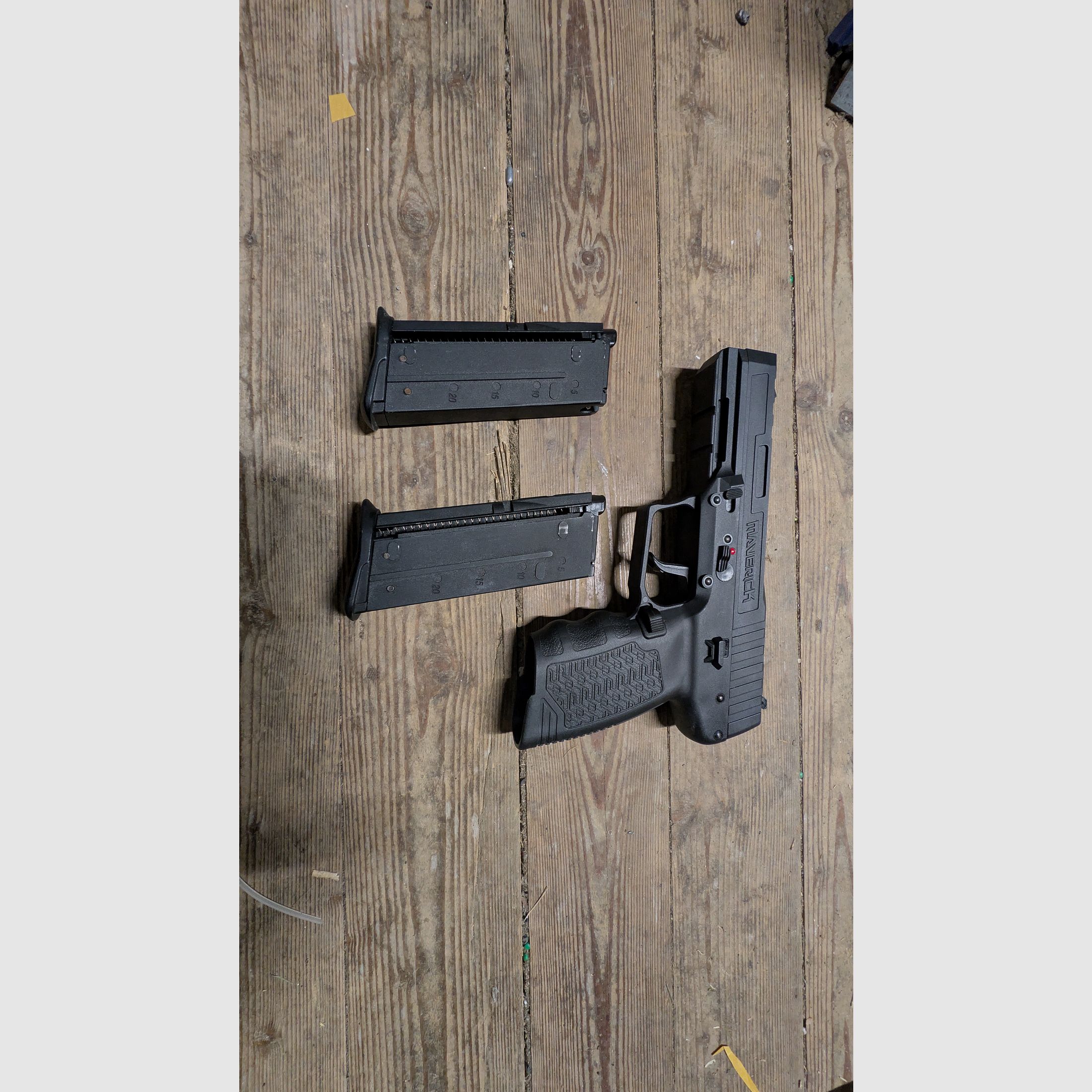 Pistola Airsoft "Maverick" nel design FN 5-7