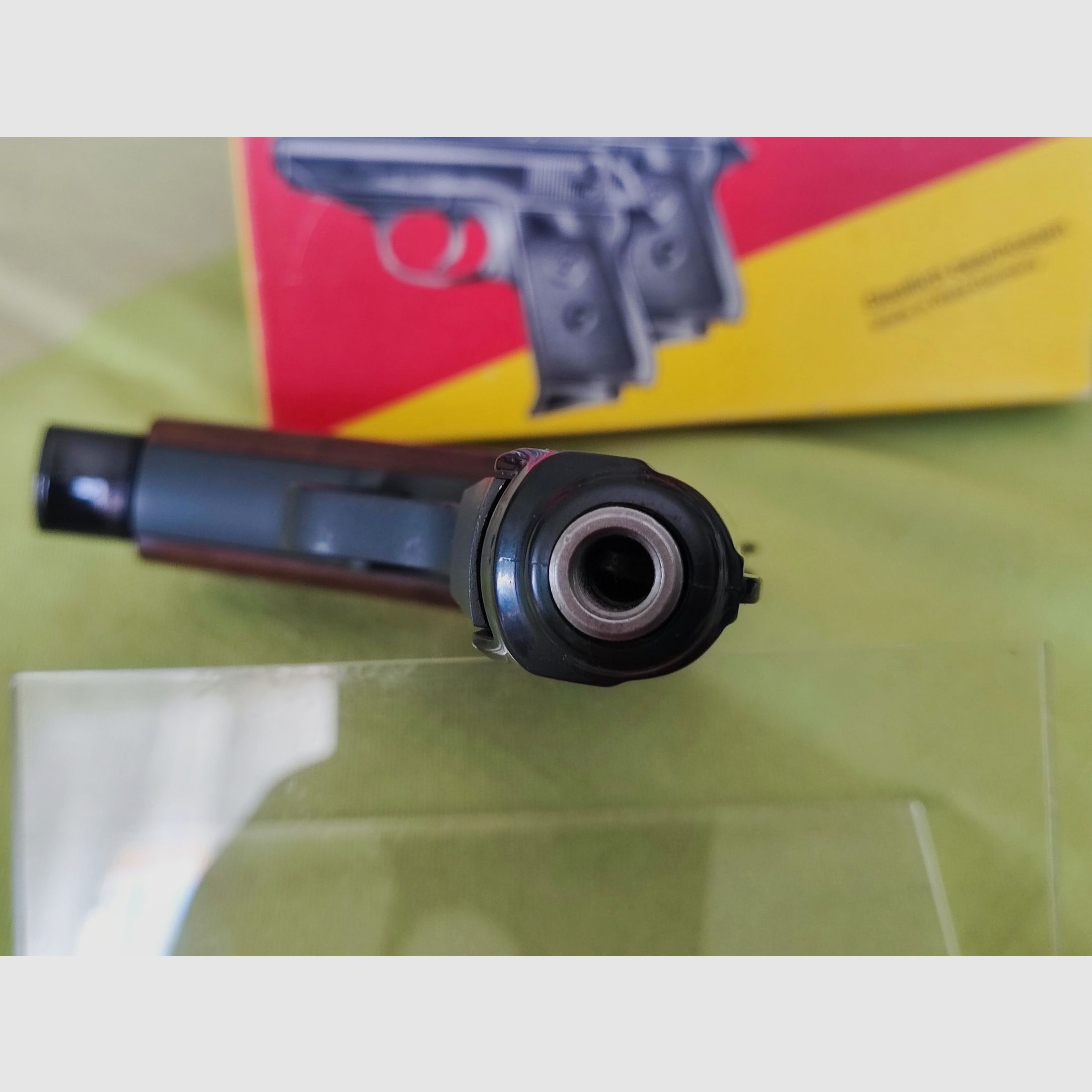 Luger 88 - 8 mmK PTB 414 aus der Röhm-Fertigung mit Holzgriffschalen, Lederholster, Munition