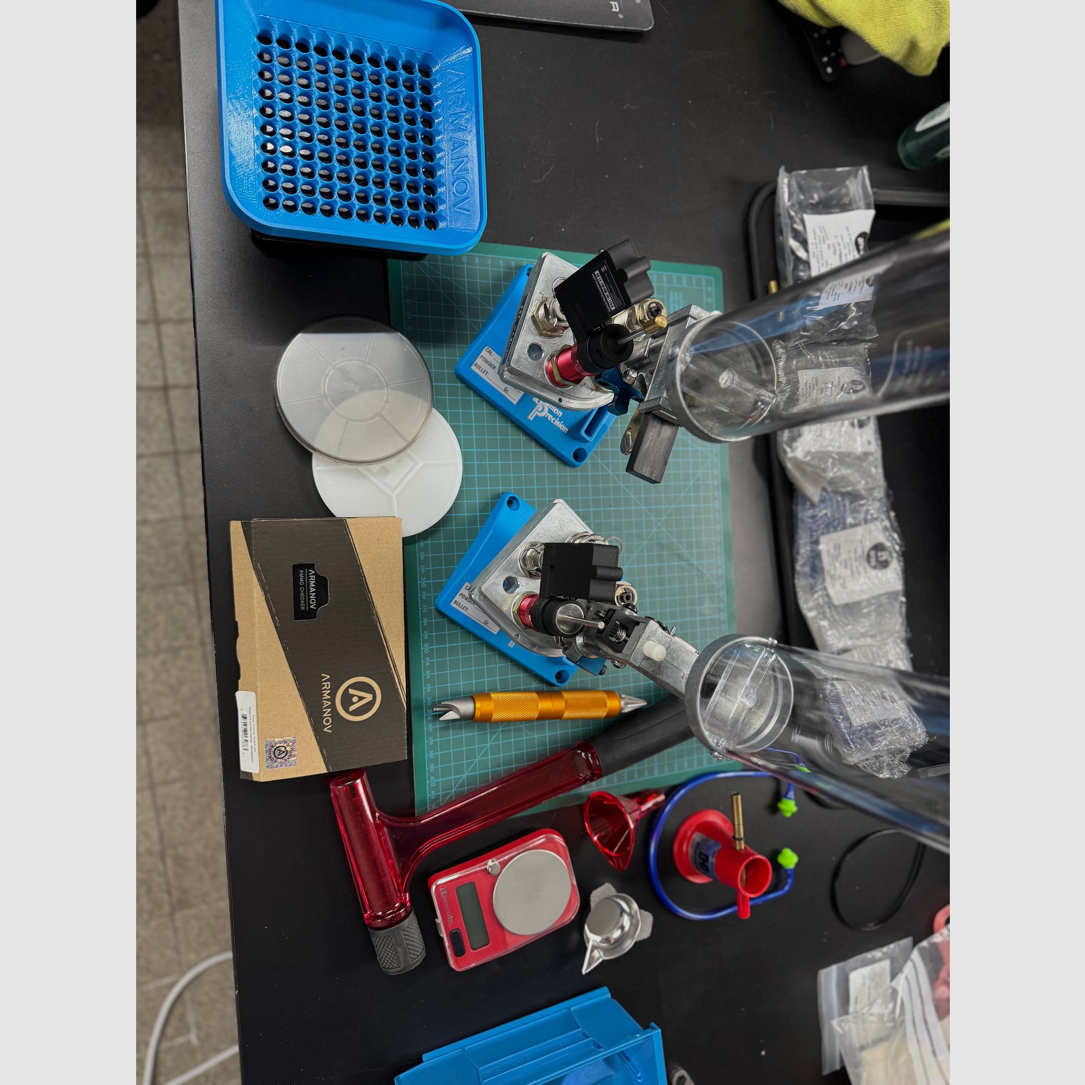 Dillon XL750 mit Casefeeder | 3 komplette Kaliber- / Pulver-Setups | DAA / Armanov Vollausstattung