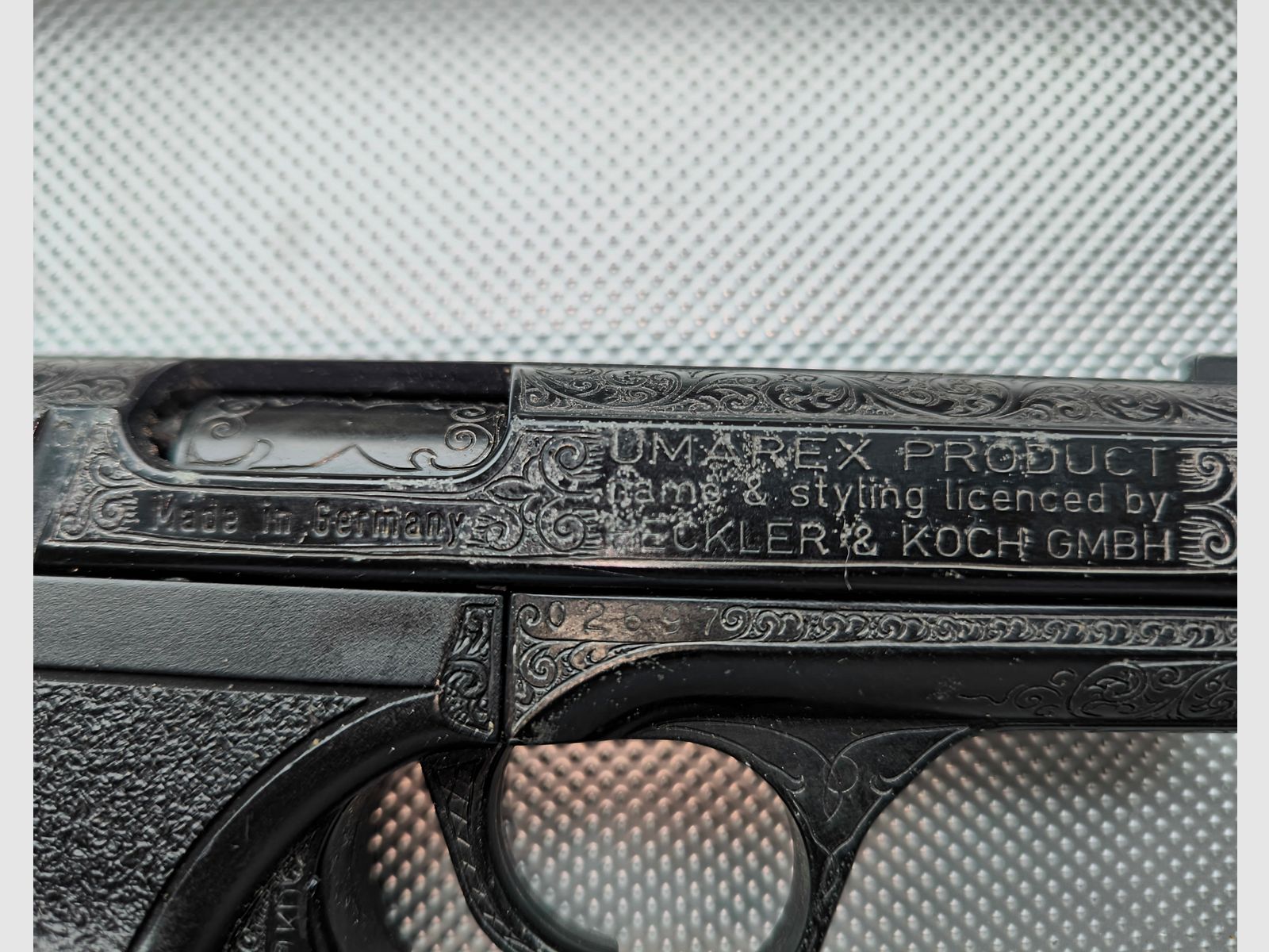 ⚠️ Attention collectors - display piece - absolute rarity - Heckler & Koch SP9 with factory engraving, a true rarity from the 1990s - visually & functionally in impeccable top condition!! Absolutely as new & only fired once for testing!! PTB - 541