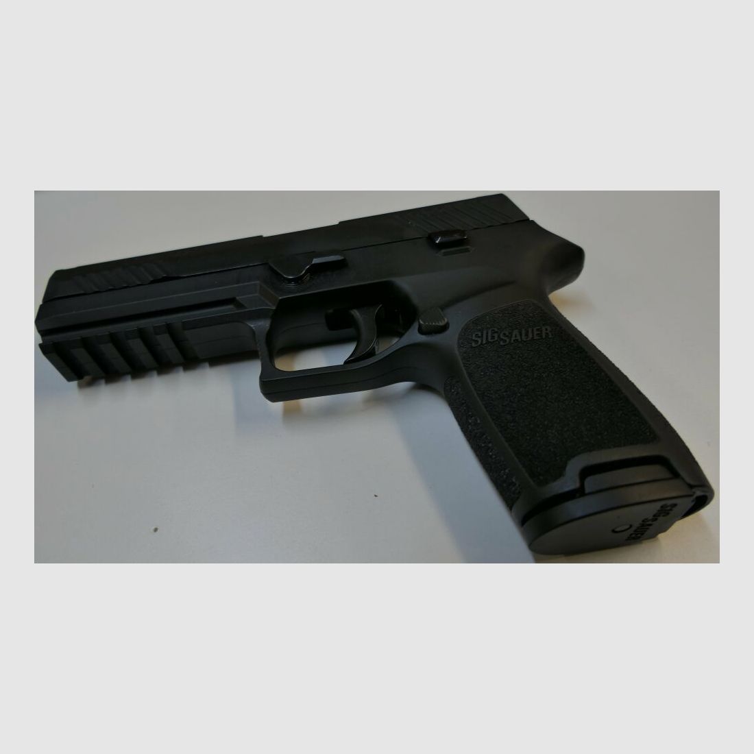 SIG SAUER Pistole SIG Sauer P320F im Kaliber 9mm Para (9x19) Inkl.Zubehör