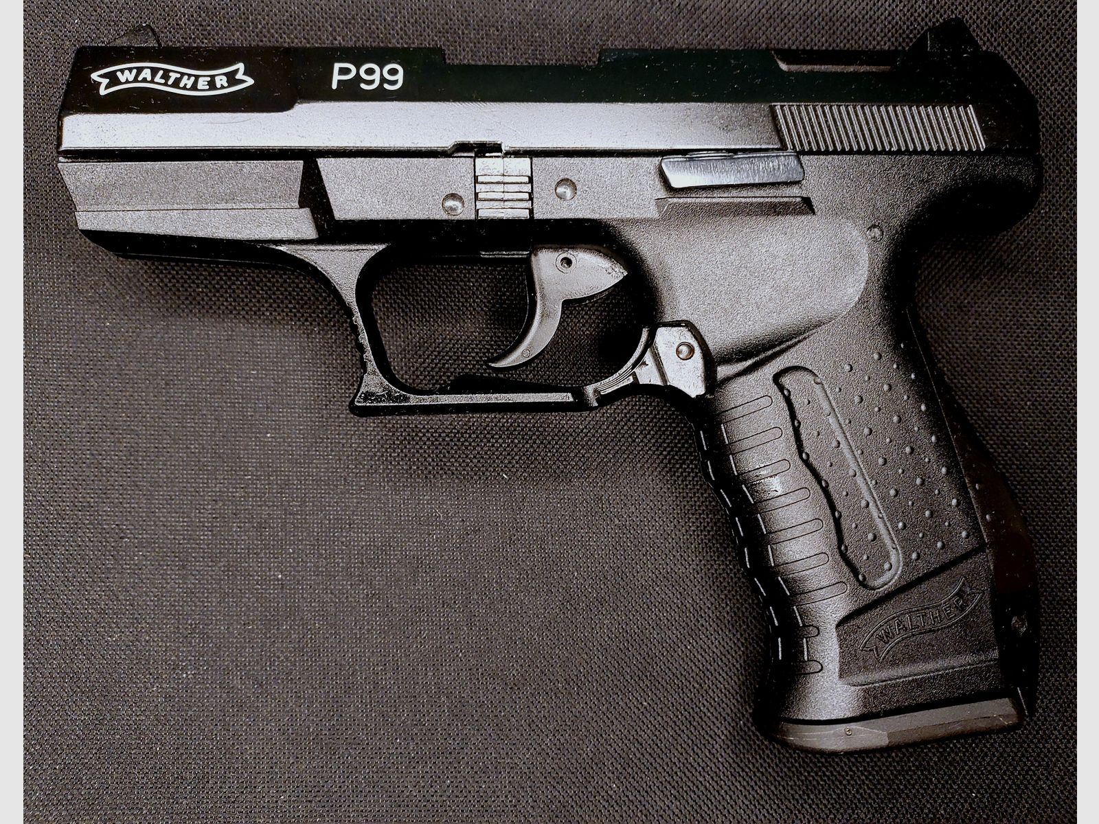 Walther P99 Schreckschuss Pistole 9mm P.A.K. (PTB 762) P 99 OVP mit Koffer.