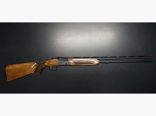 Akkar Churchill 812
