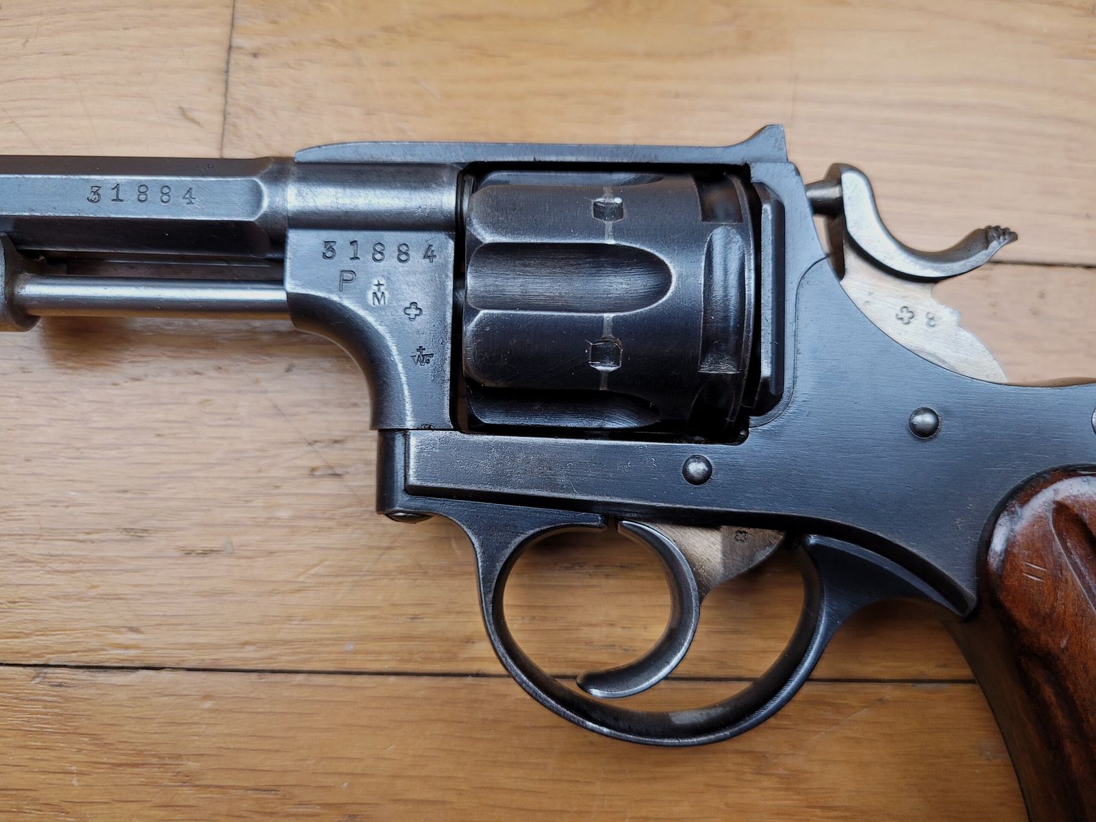 Schweizer Regulierungsrevolver Mod 1882 - Waffenfabrik Bern - Kal. 7,5 Schweiz/Nagant - Mono-Matrikel - Sehr guter Zustand, Bild 4 von 10