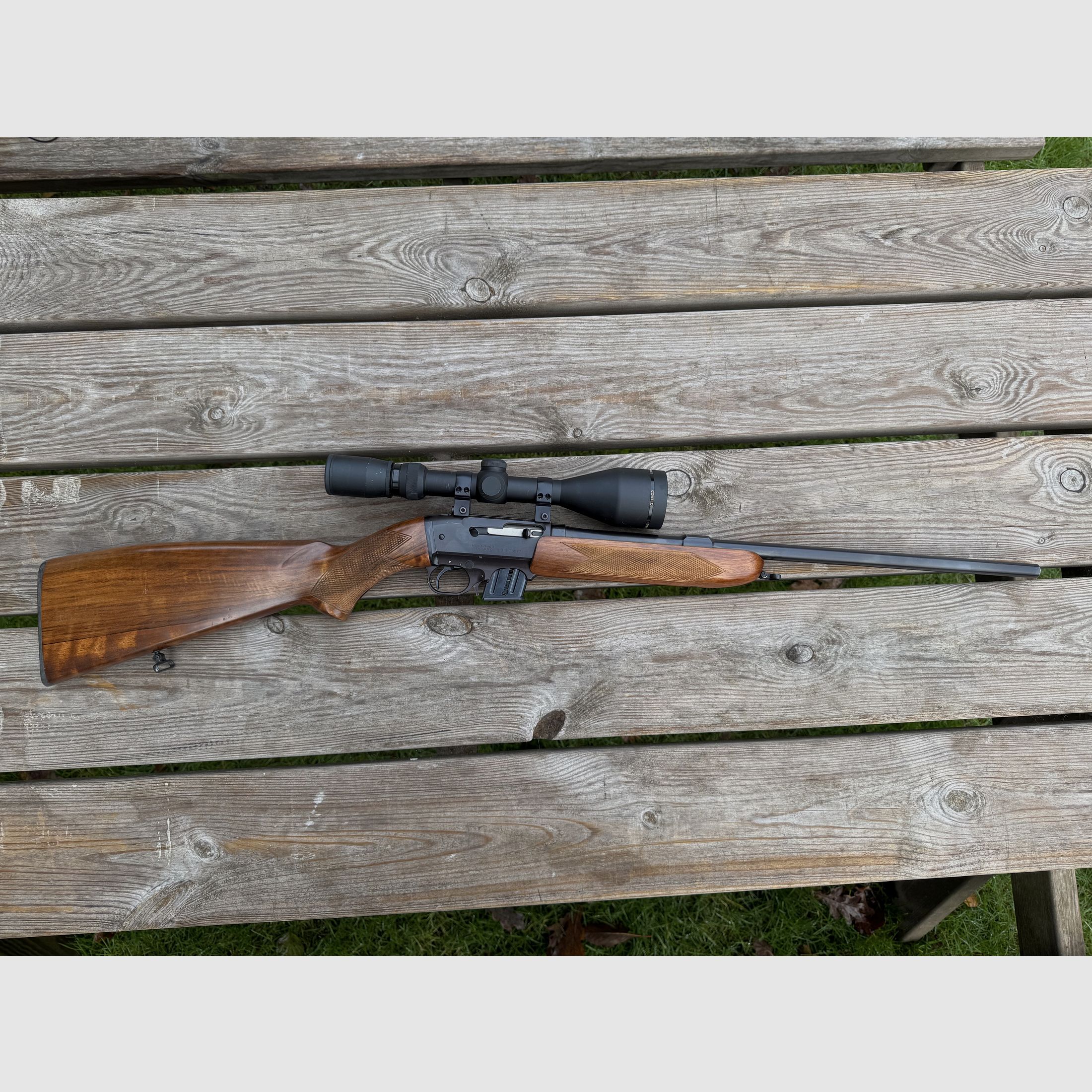 Selbstladebüchse ZKM-611 in .22 Magnum, mit Zielfernrohr und Montage