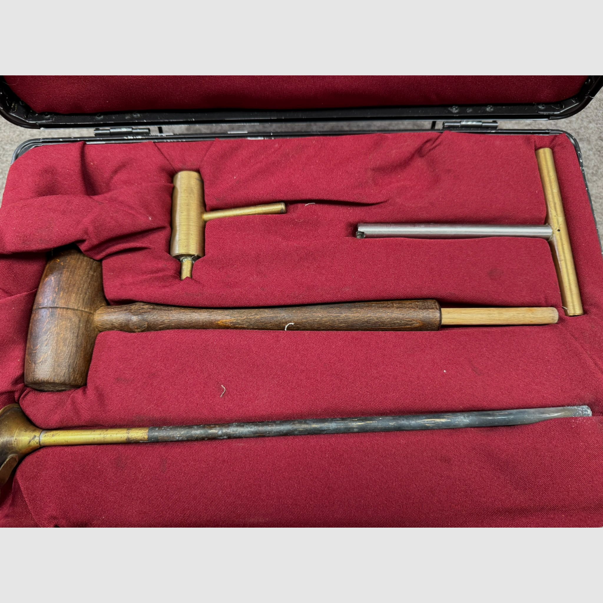   Konvolut für Vorderlader,  2 Pistolen und Zubehör 