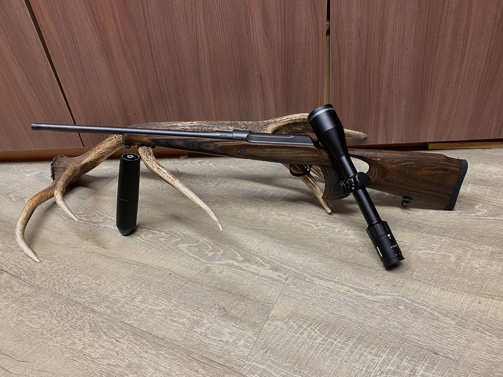 Sauer 101 GTI, mit Minox Allrounder 3-15x56, mit Schiene