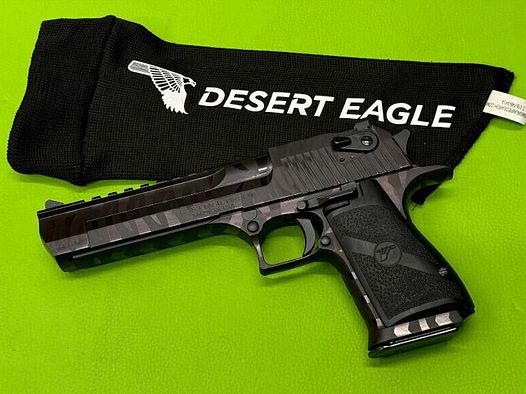 Magnum Research Desert Eagle "Black Tiger Stripes"