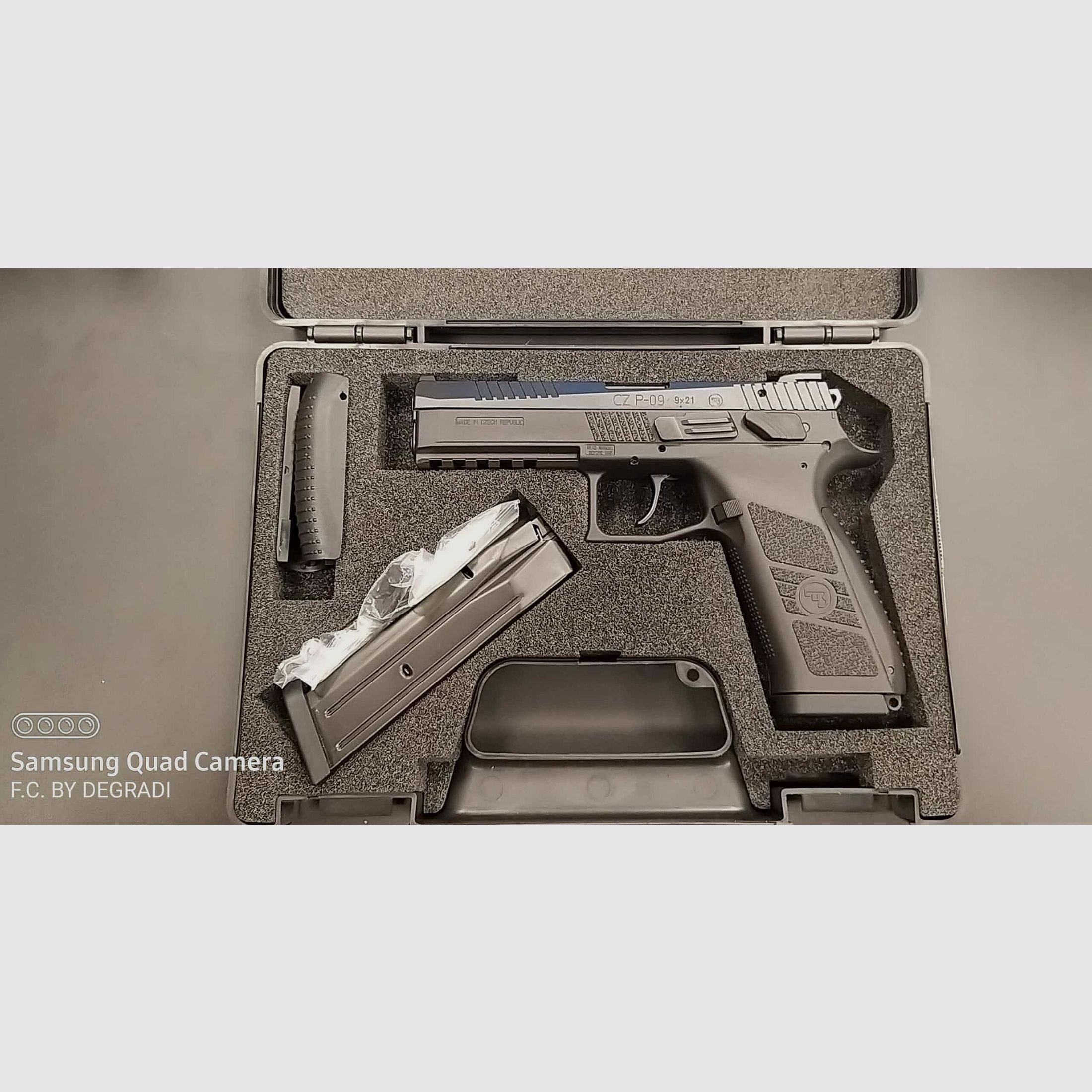 CZ MODELLO P-09 9X21, image 1 sur 3