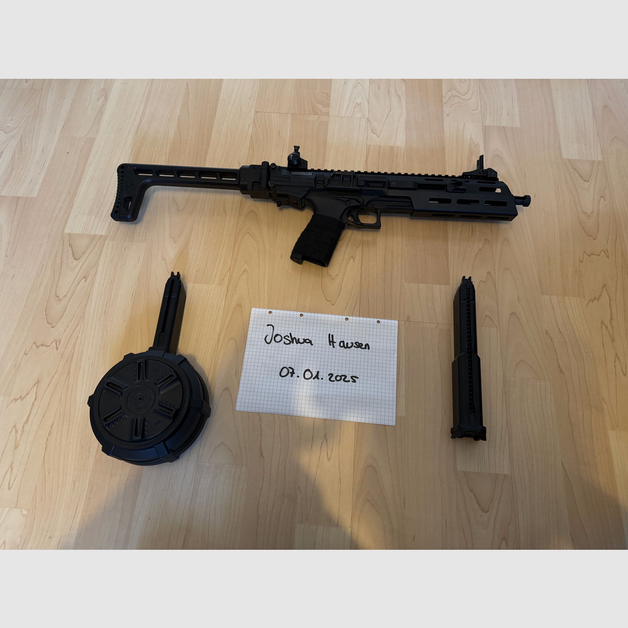 BUNDLE: G&G SMC-9 GBB Airsoft +++ Gas Magazine (50 BBs) +++ SMC-9 GBB Drum Mag +++ Firefield Impact Reflex Sight +++ Tracer +++ Koffer