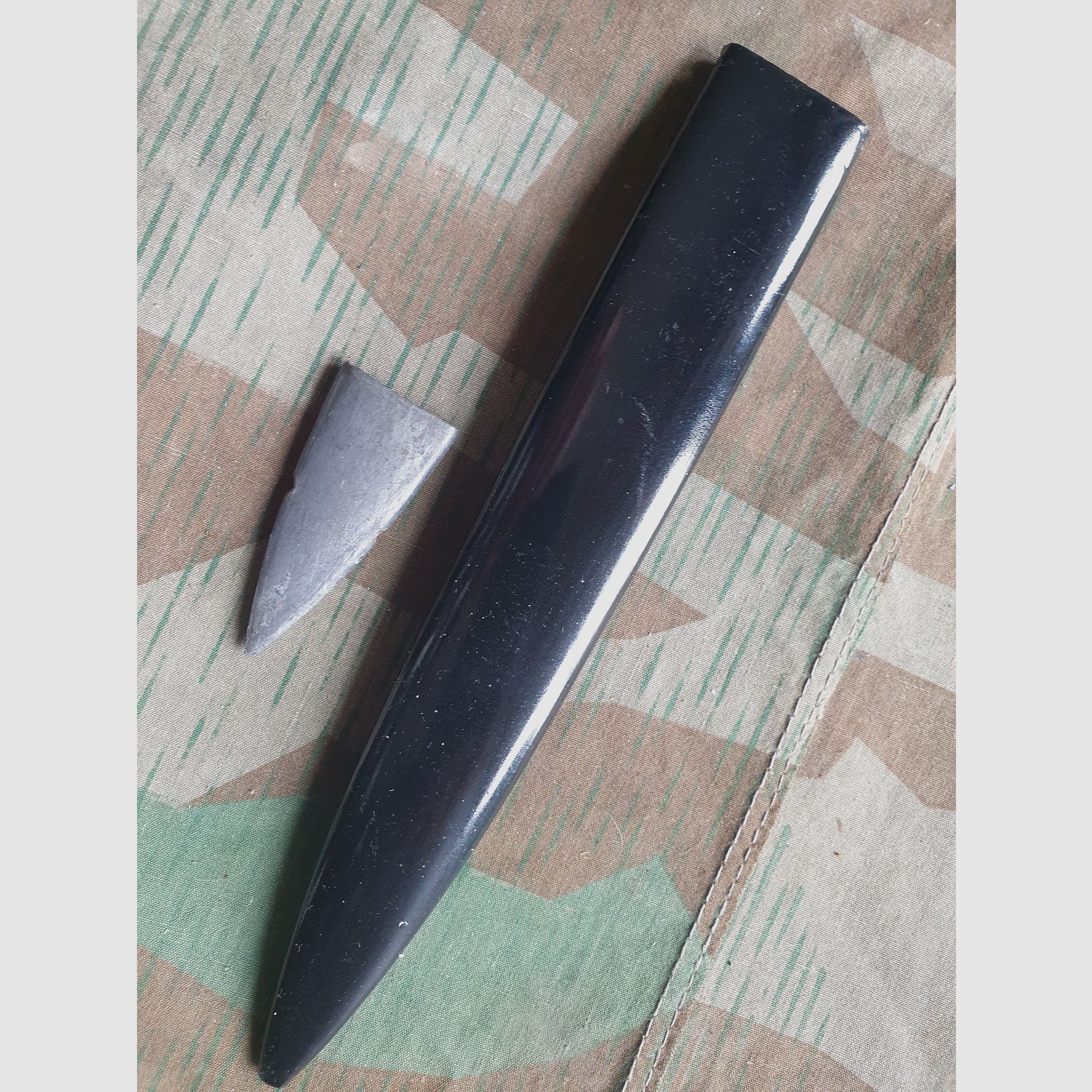 Zwarte schede voor een dienstdolk