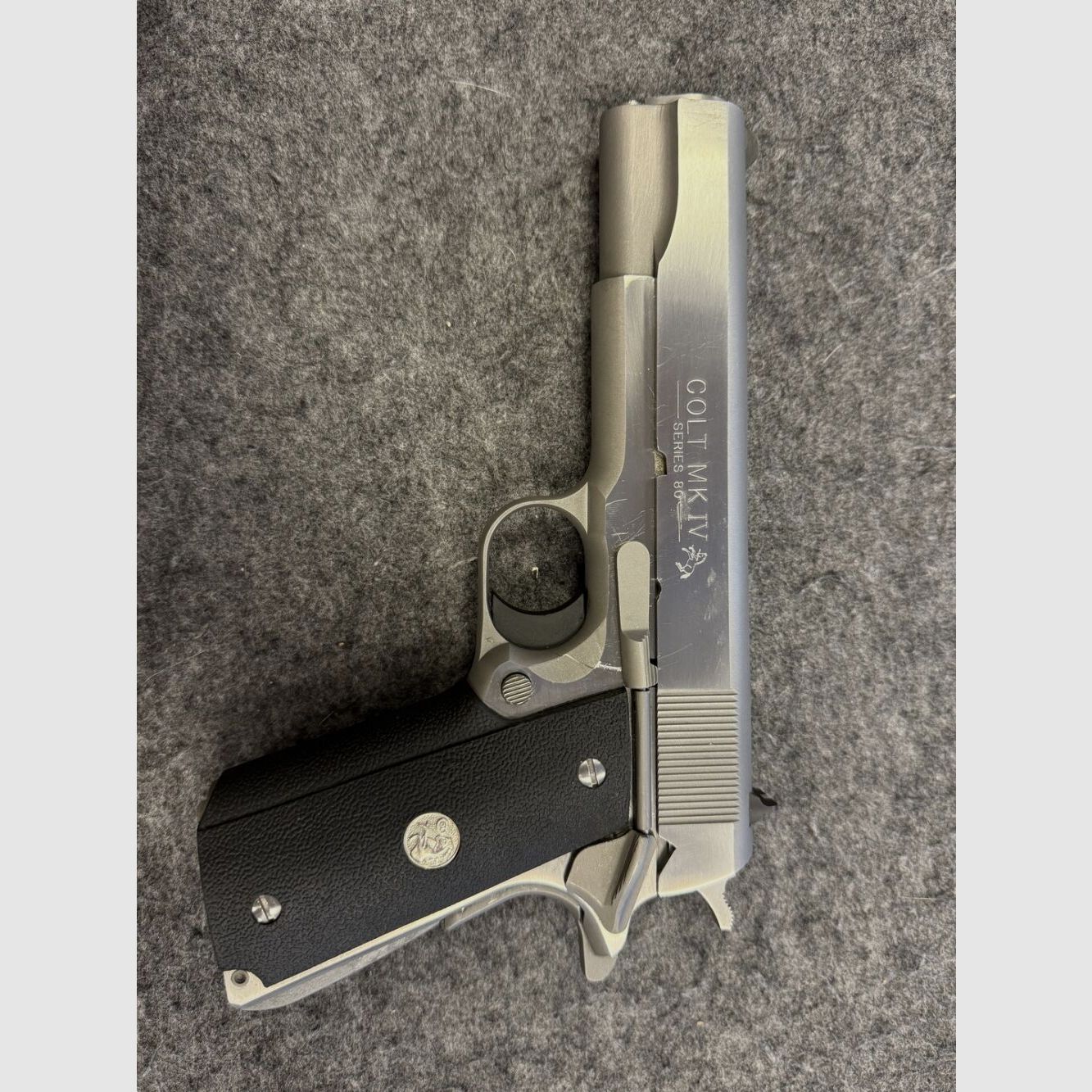 Pistola Colt .45 Auto Colt Government, imagen 3 de 6