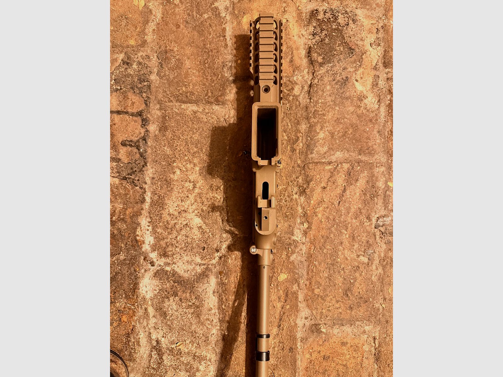 Airsoft obudowa GBB 6mmBB beżowa metalowa z składanym kolbą