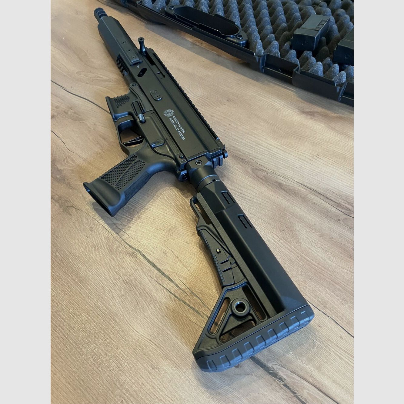 Grand Power Stribog RSR mit höhen- und seitenverstellbaren AR15 Schaft 9mmLuger