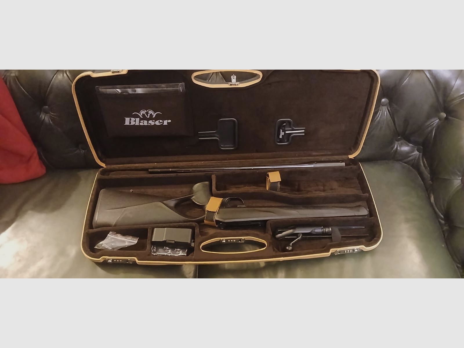 Blaser R8 Professional Success 8x57 Is with Blaser gun case