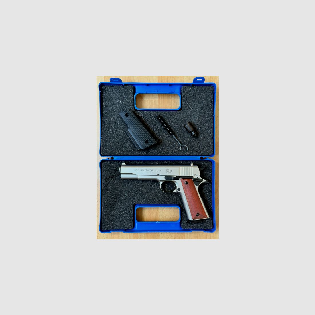 Colt Government 1911 A1 Schreckschuss Pistole 9mm P.A.K. Nickel (PTB 774) Holzgriffe