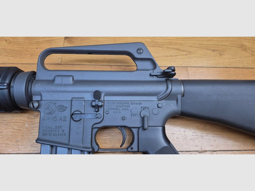 Sehr schöne Colt AR15 A2 Sporter II Repetierbüchse – Kaliber 222 rem. – 100% Colt Herstellung um 1985 – Zwischen der M16 A1 und der M16 A2 im Colt Stammbaum – Exzellente Standwaffe von hoher Qualität für Fans der AR15 Plattform – TBE++, Bild 5 von 43
