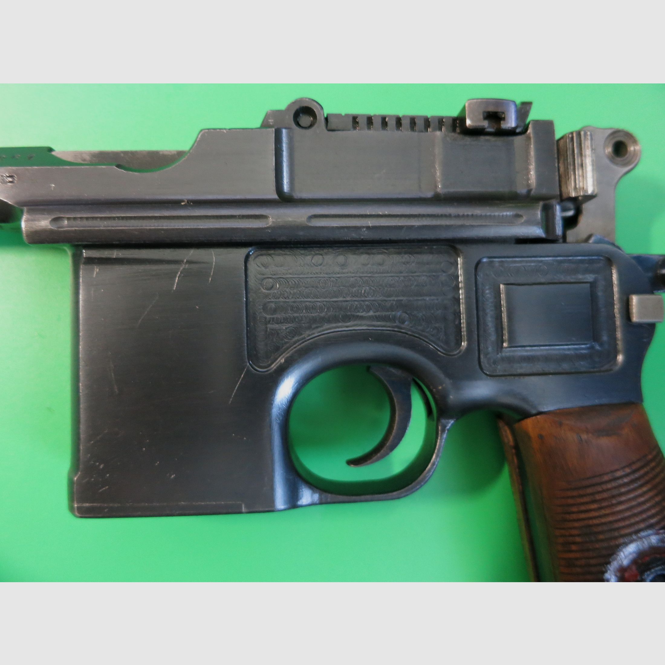 Mauser C96 -Czerwona 9-, Broomhandle, Mauser Oberndorf, kal. 9 mm, numer zgodny, oryginalny łoże + narzędzie #100